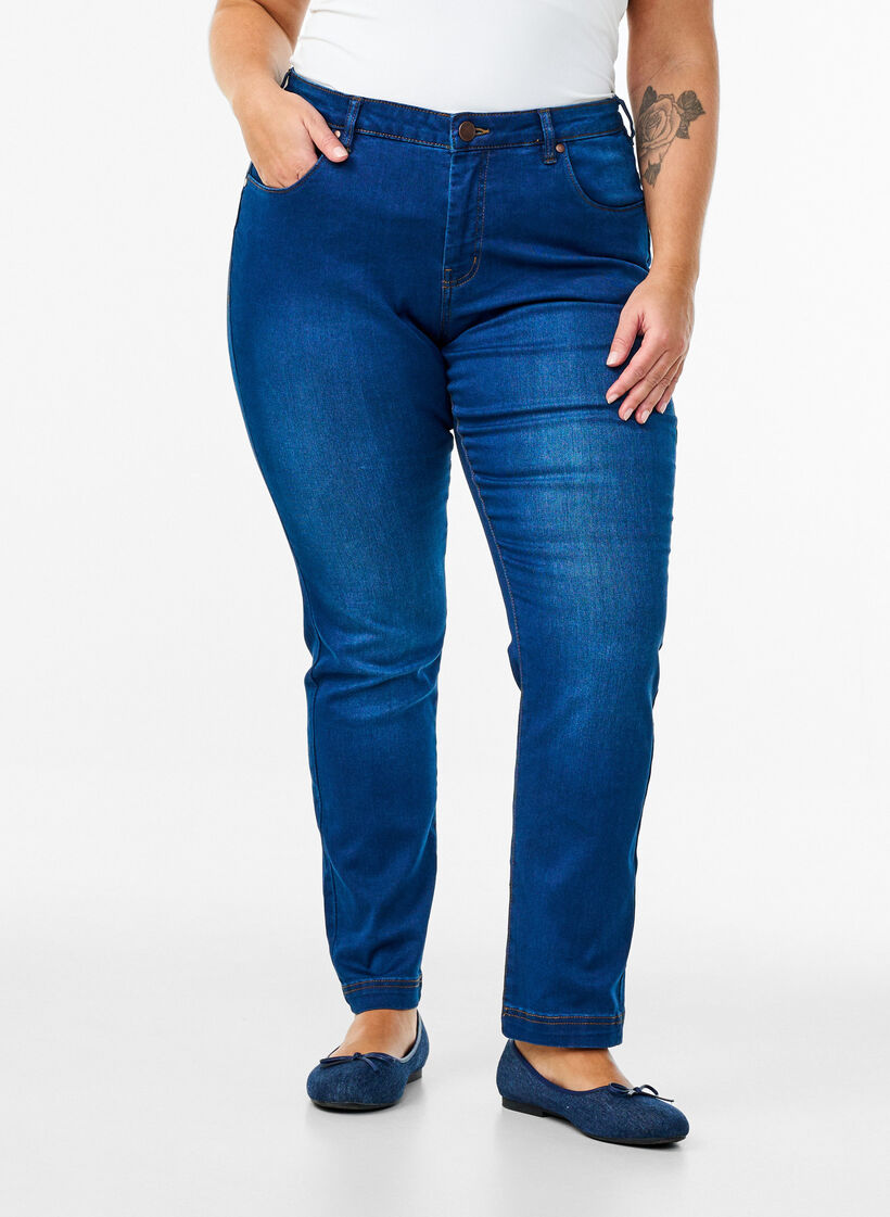 Emily jeans med smal passform och normal midja, Bl&aring;, Model image number 2