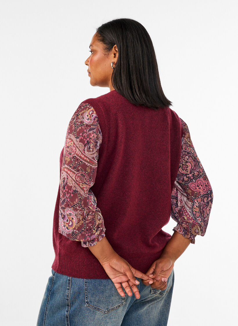 Stickad v&auml;st med dekorativa knappar, M&ouml;rk Bordeaux, Model image number 2