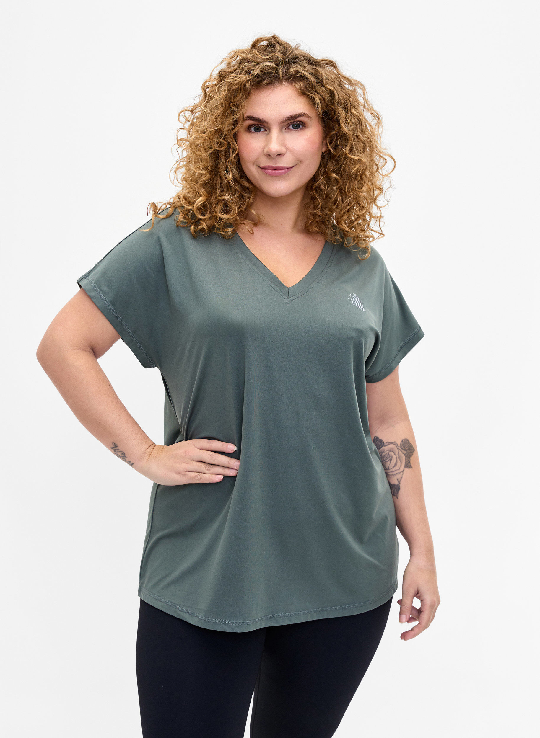 ZizziTr&auml;nings t-shirt med v-ringning och l&ouml;s passform, Balsam Green, Model image number 0