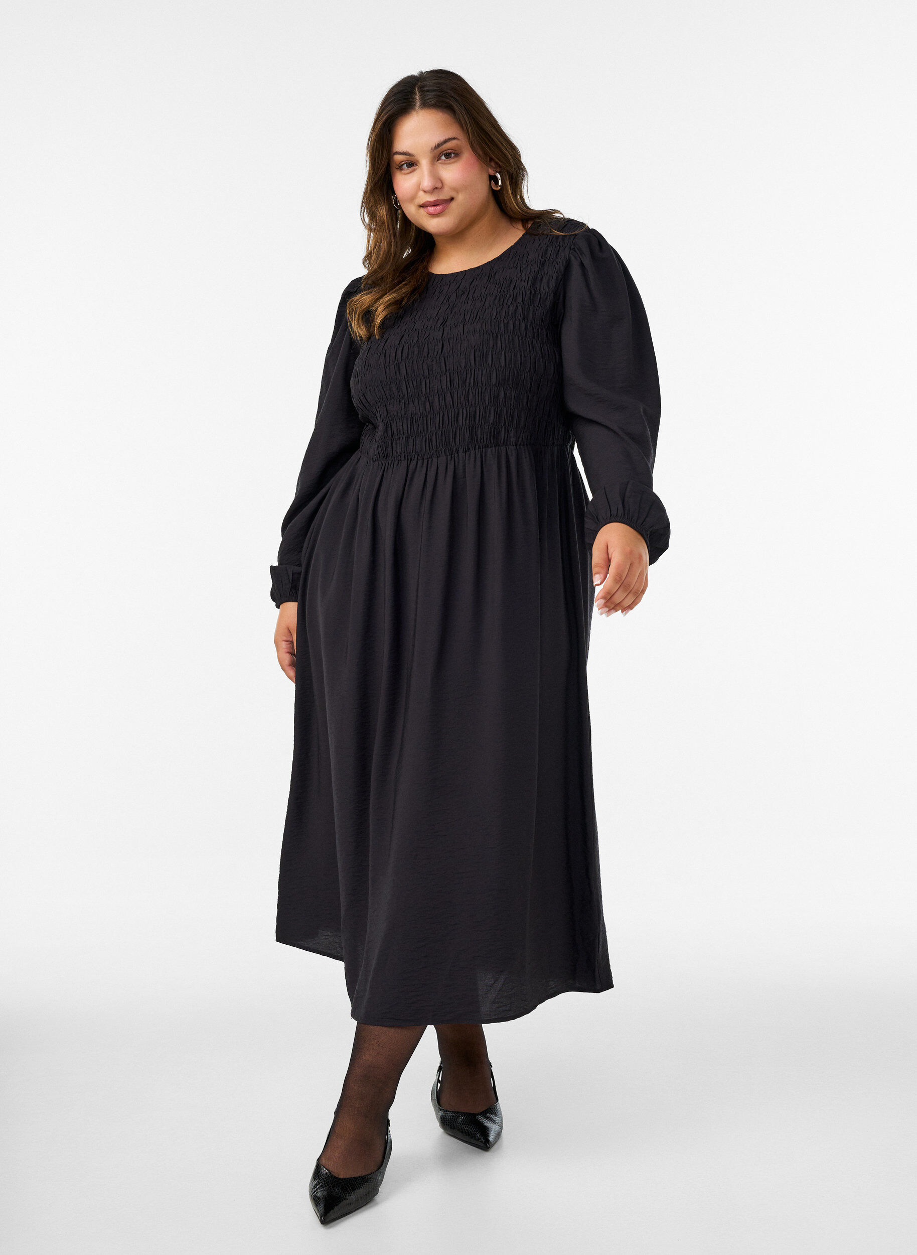 Midikl&auml;nning i viskos med smock, Svart, Model