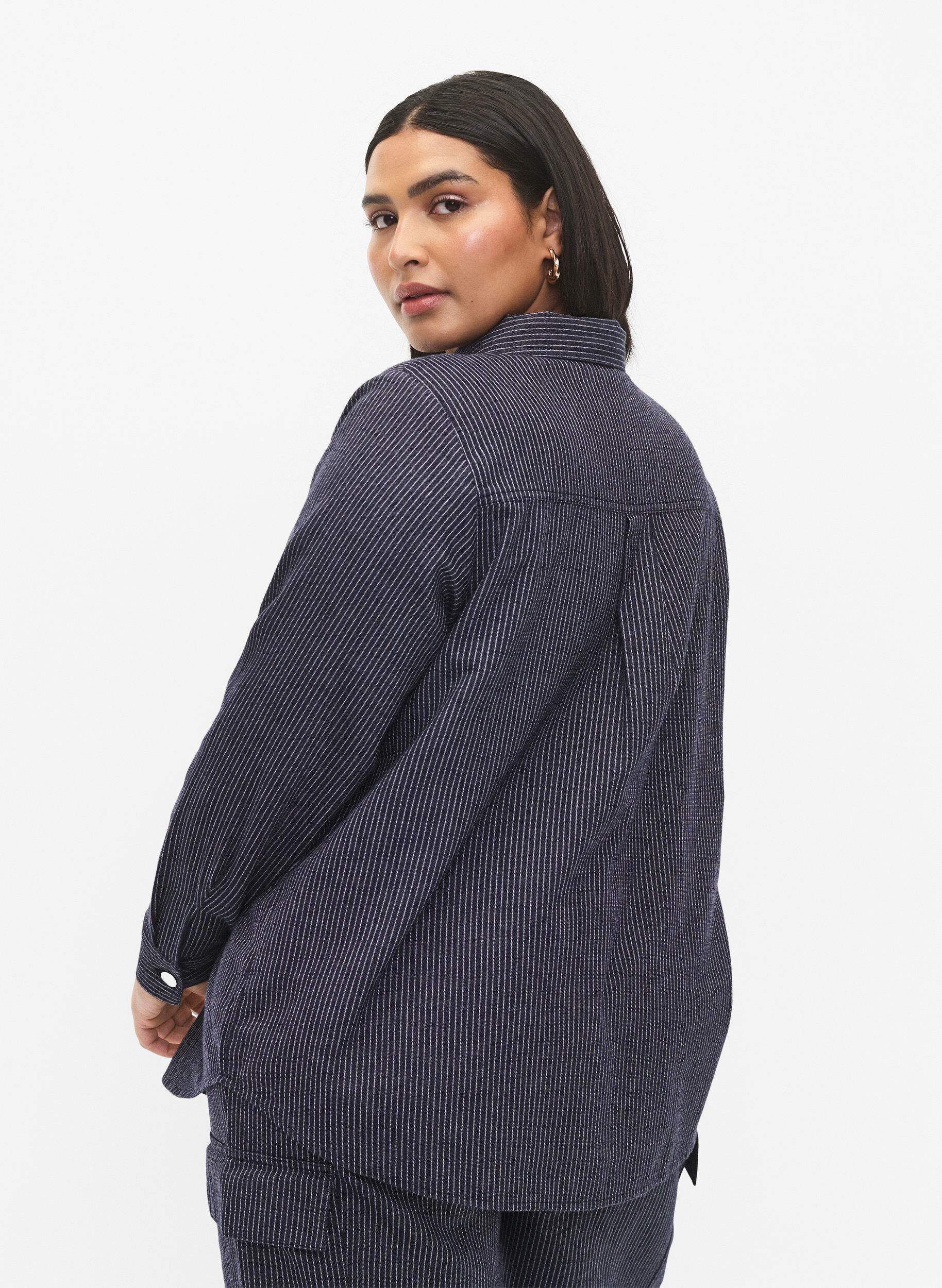 Zizzi Kritstrecksrandig bomullsskjorta, Dark Blue Stripe, Model image number 1