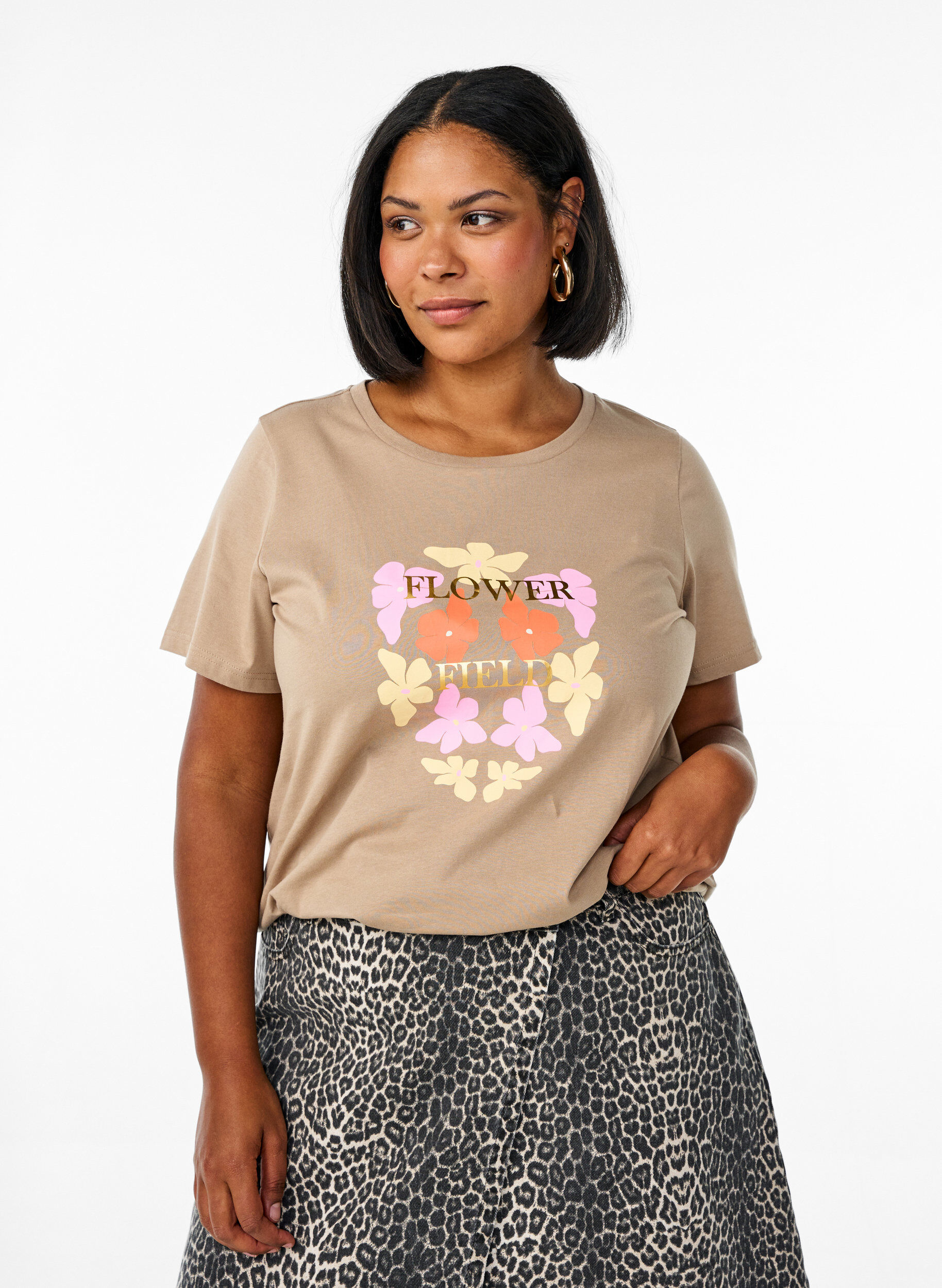 Zizzi T-shirt med blommigt tryck, Beige, Model image number 0