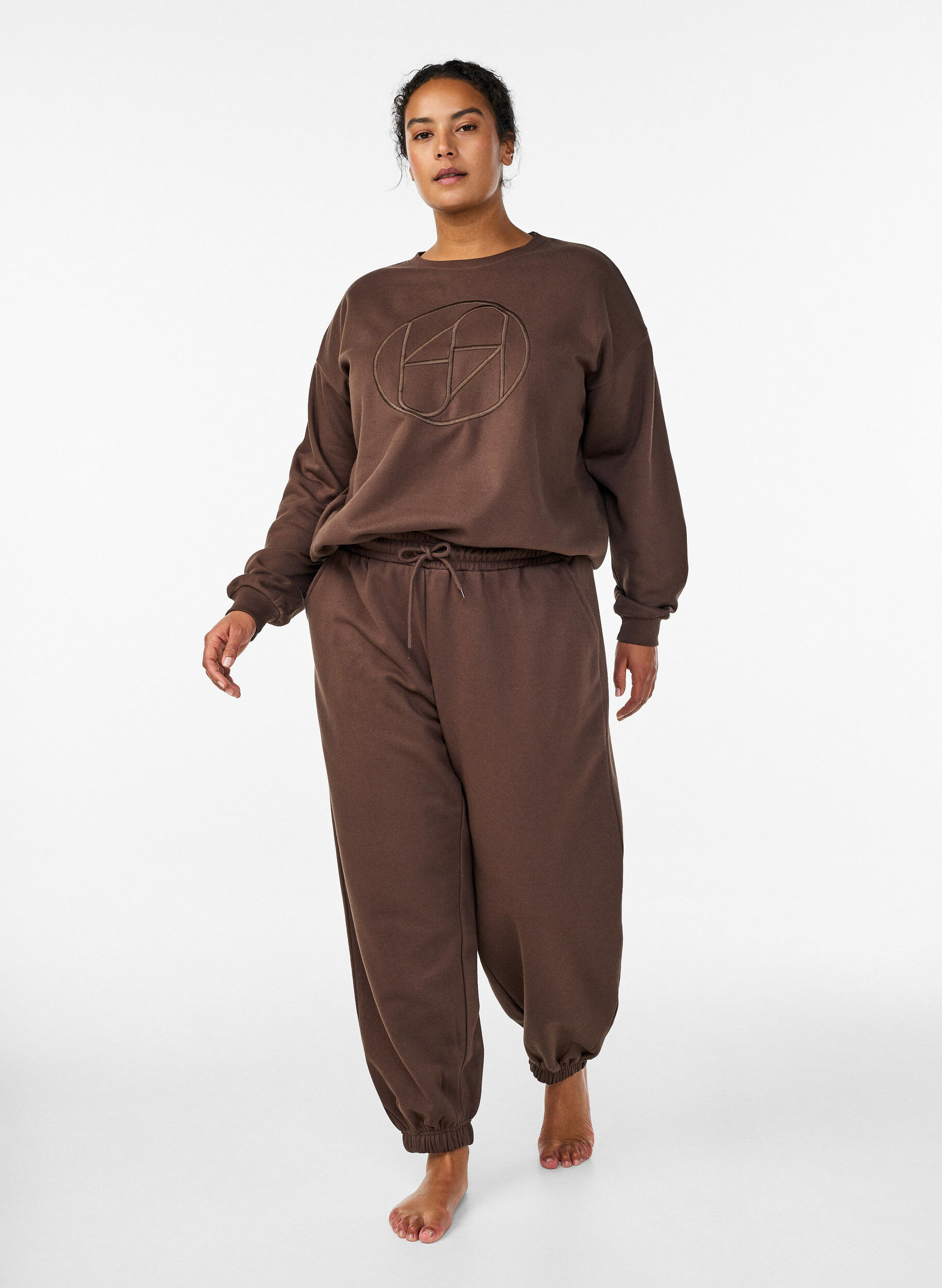 Sweatpants med h&ouml;g midja och fickor, Brun, Model