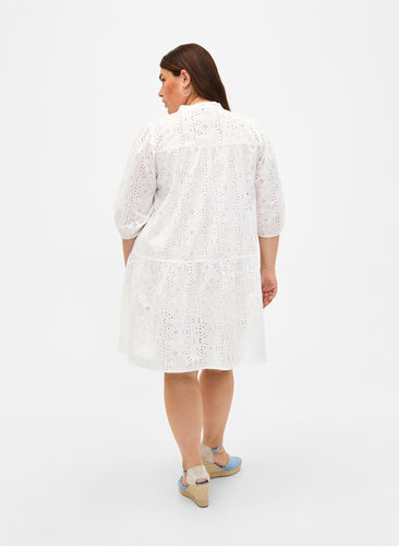 Skjortklänning i bomull med anglaise-broderier, Bright White, Model image number 1
