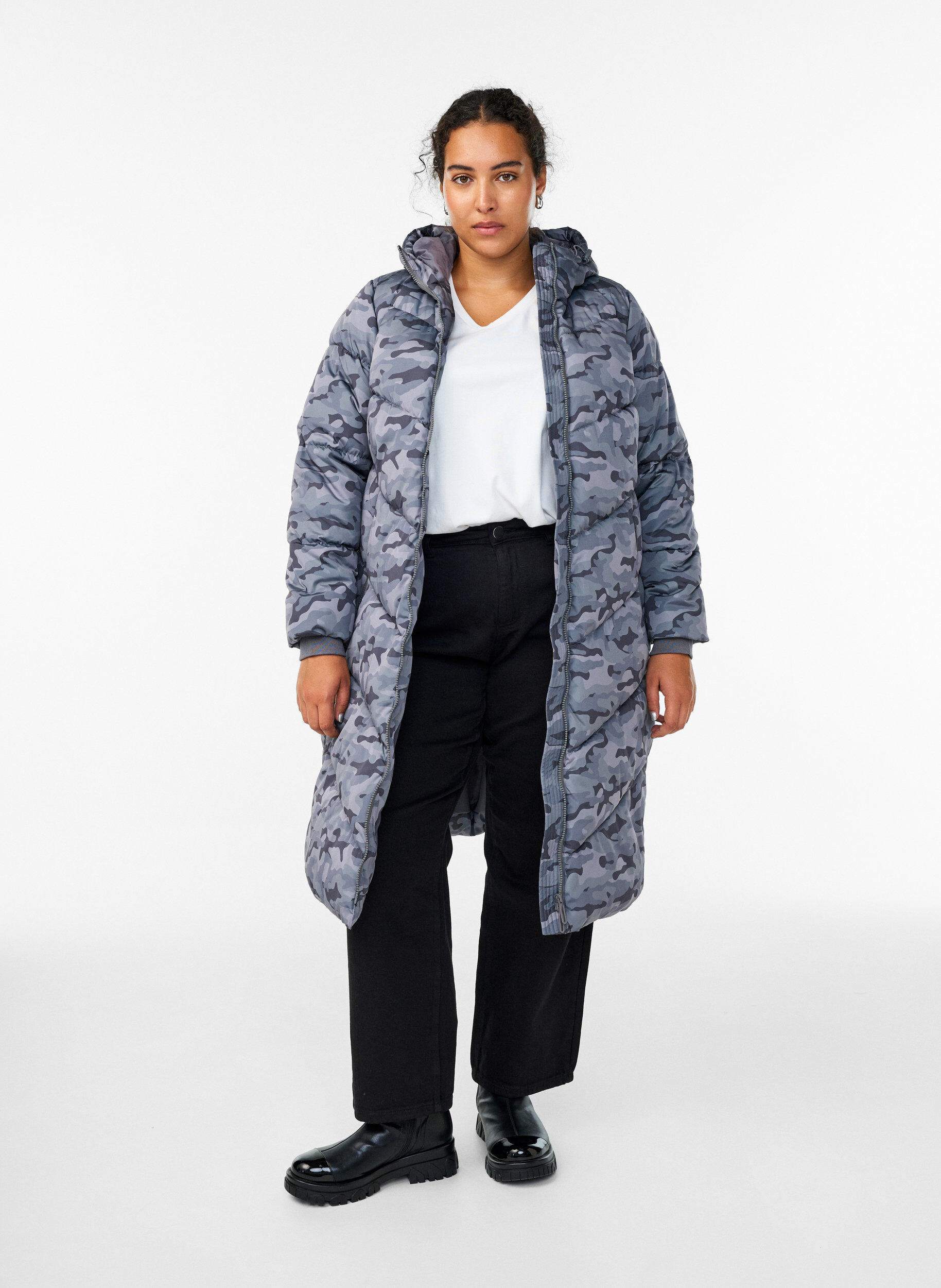ZizziL&aring;ng kamouflagem&ouml;nstrad pufferjacka, Gr&aring;, Model image number 1