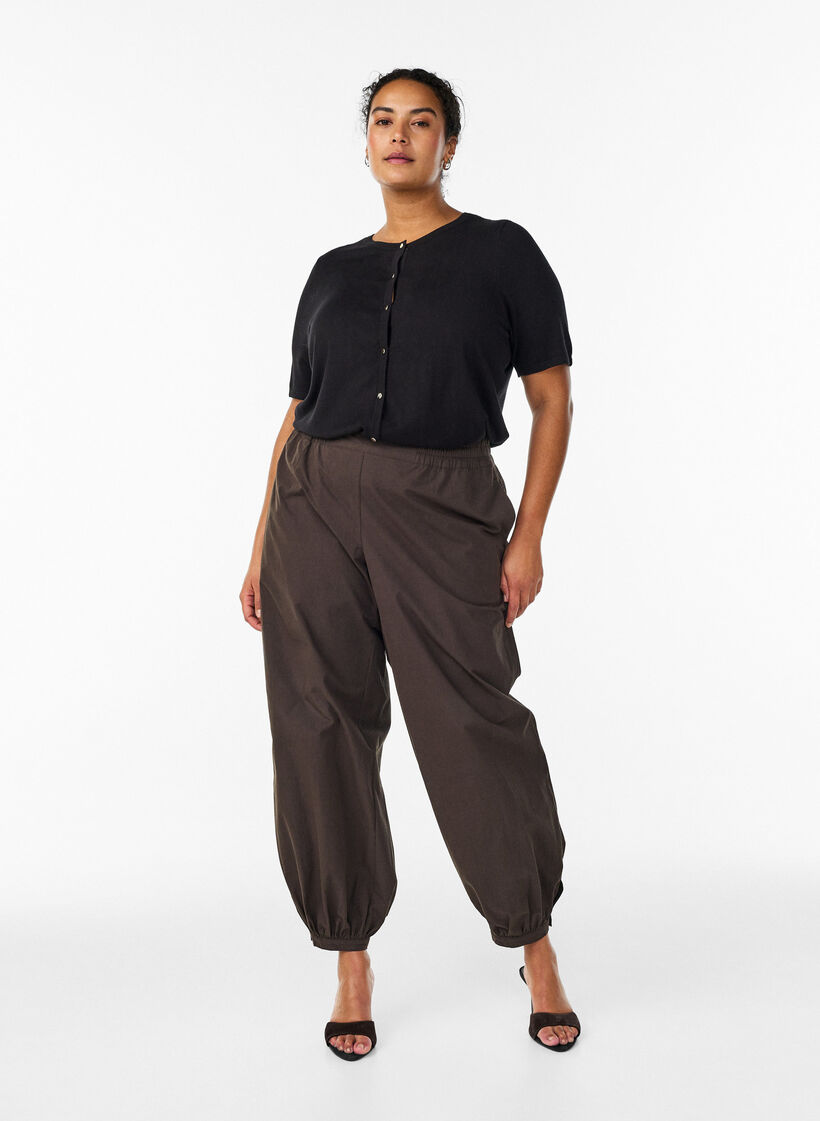 Kort&auml;rmad stickad kofta i viskos, Svart, Model image number 1