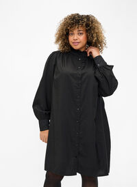 Viskosskjorta klänning med ruffles, Black, Model