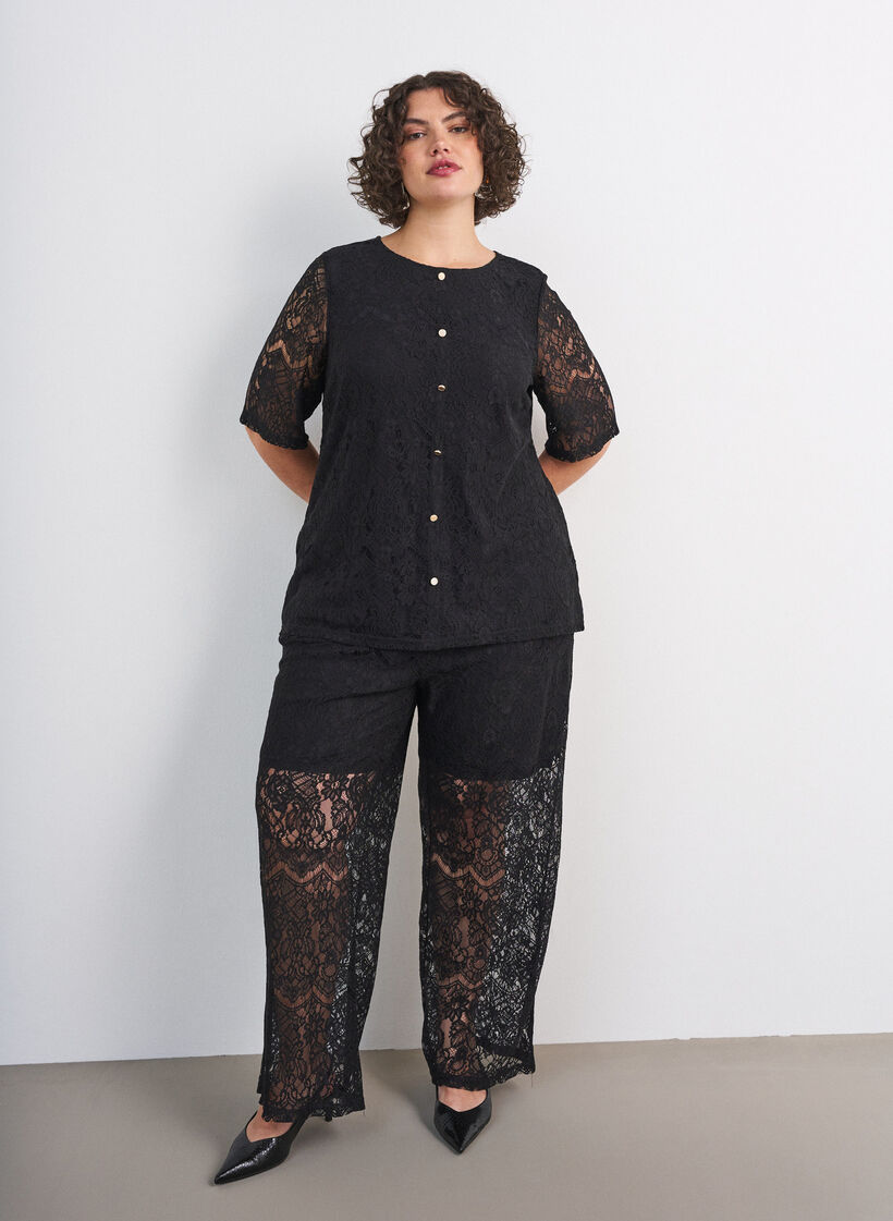 Blus i spets med dekorativa knappar, Svart, Model image number 1