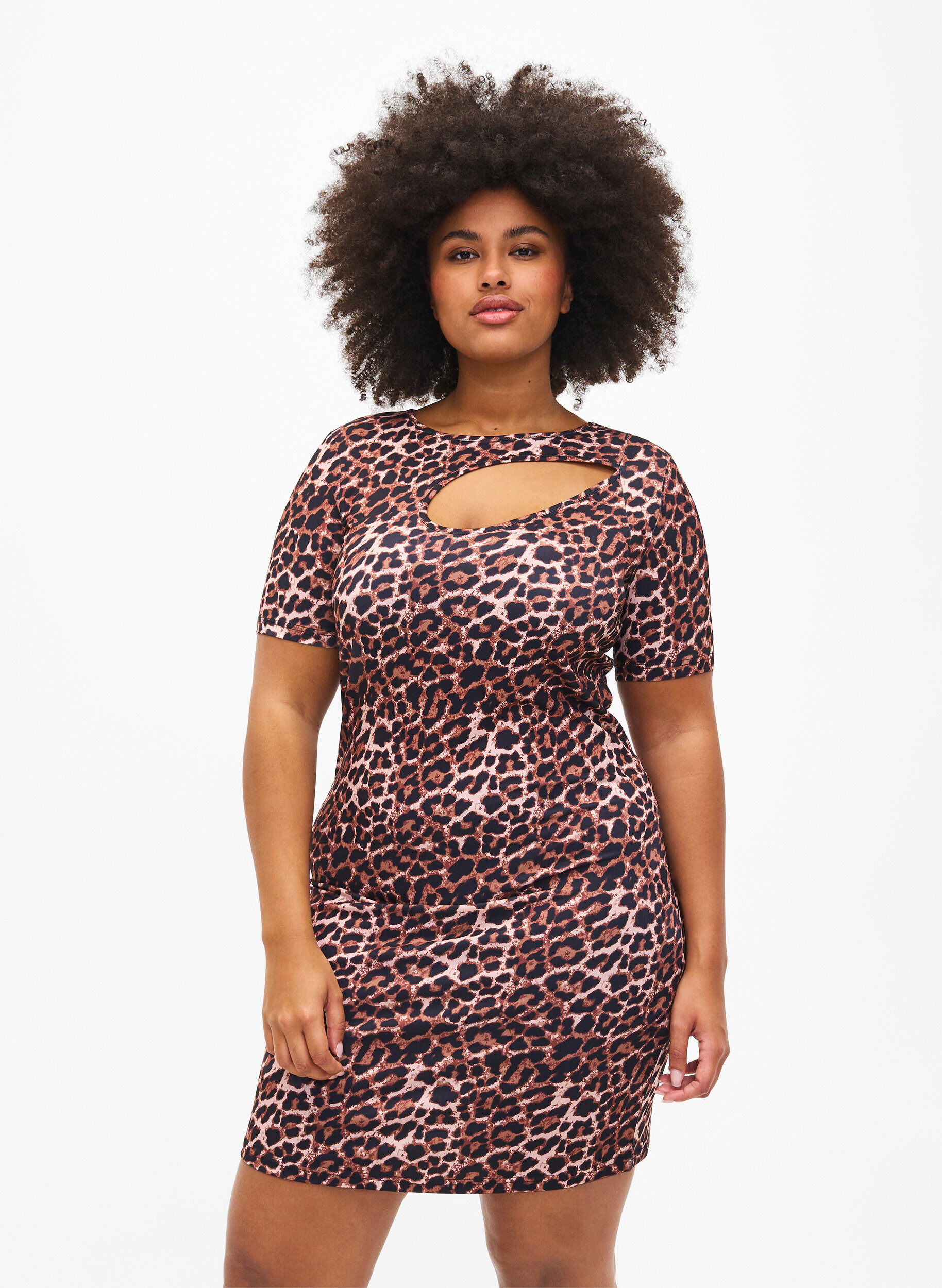 Zizzi Tight &aring;tsittande kl&auml;nning i leopardm&ouml;nster med utsk&auml;rning, Leopard AOP, Model image number 0
