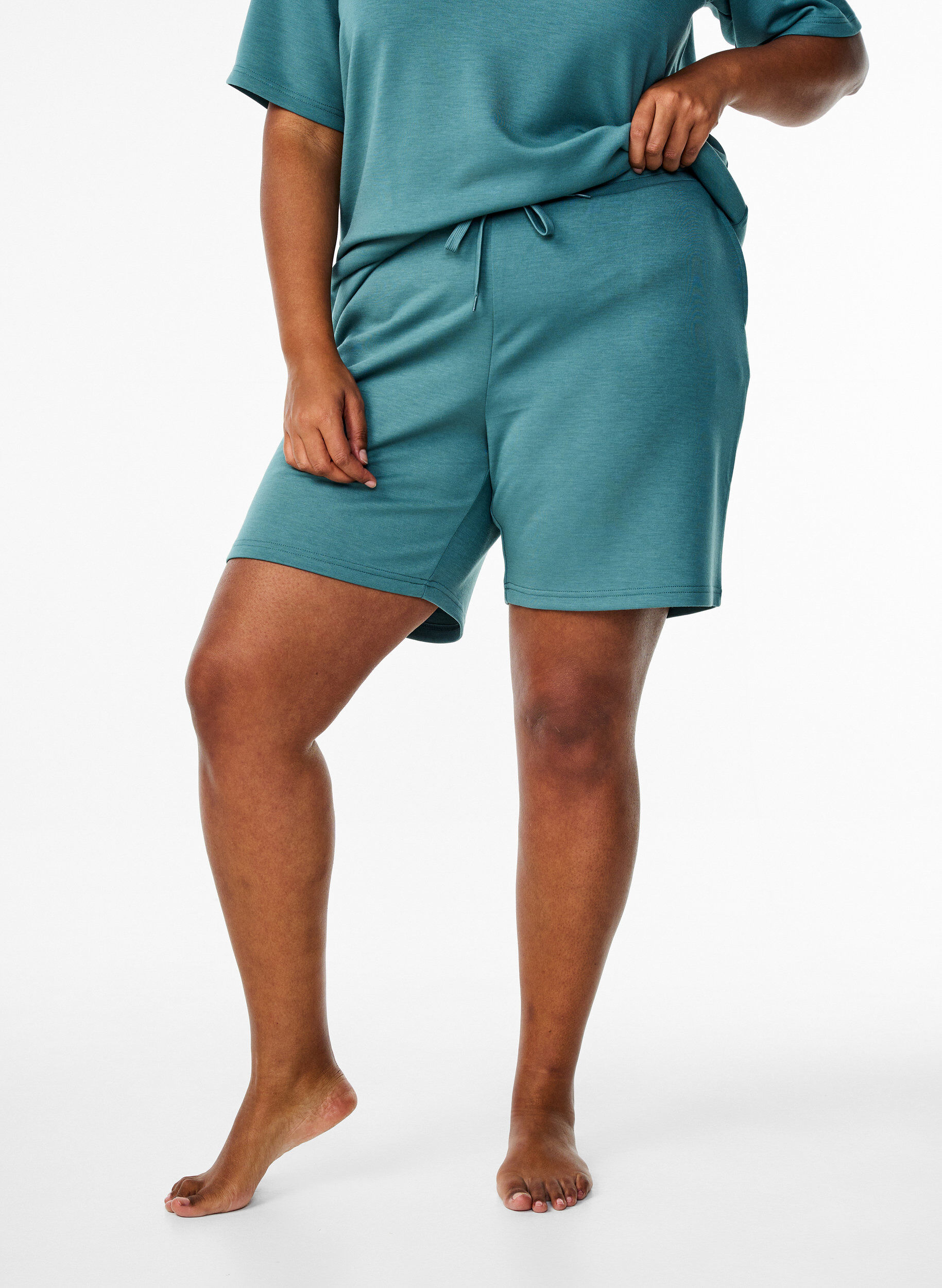 Zizzi Shorts i modalmix med fickor, Gr&ouml;n, Model image number 3