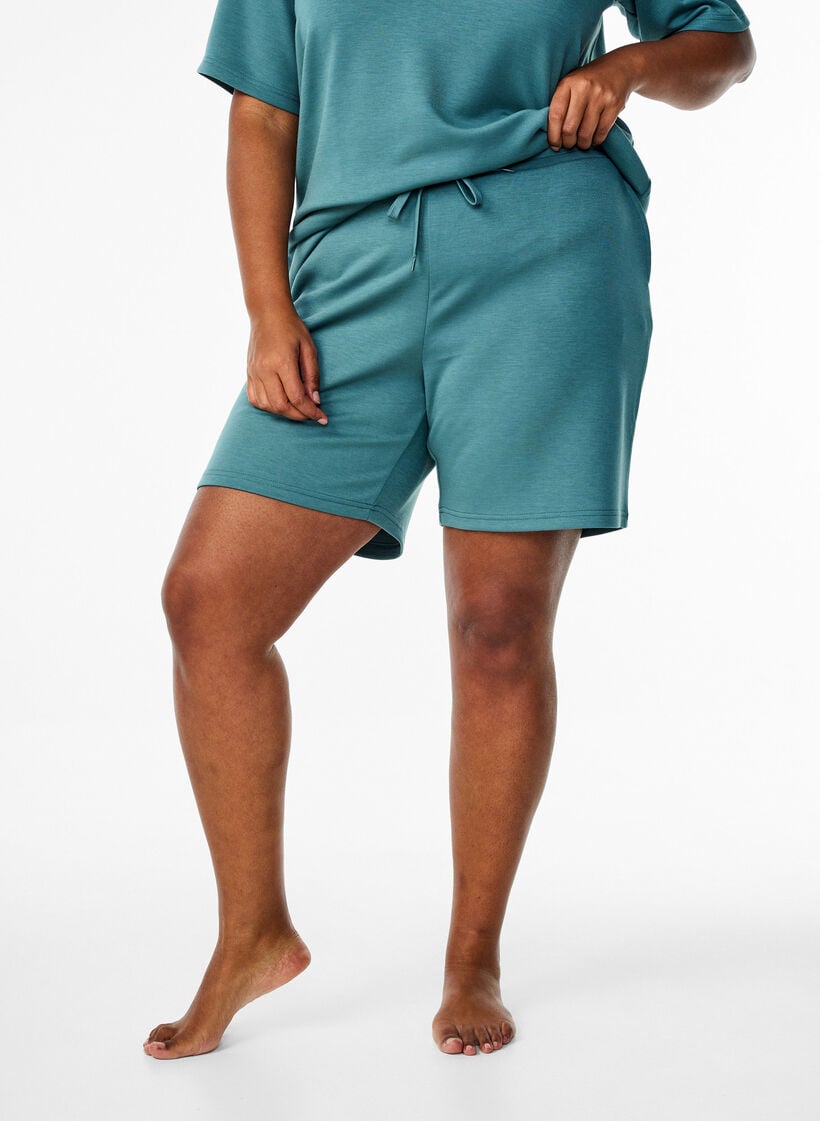 Shorts i modalmix med fickor, Gr&ouml;n, Model image number 3