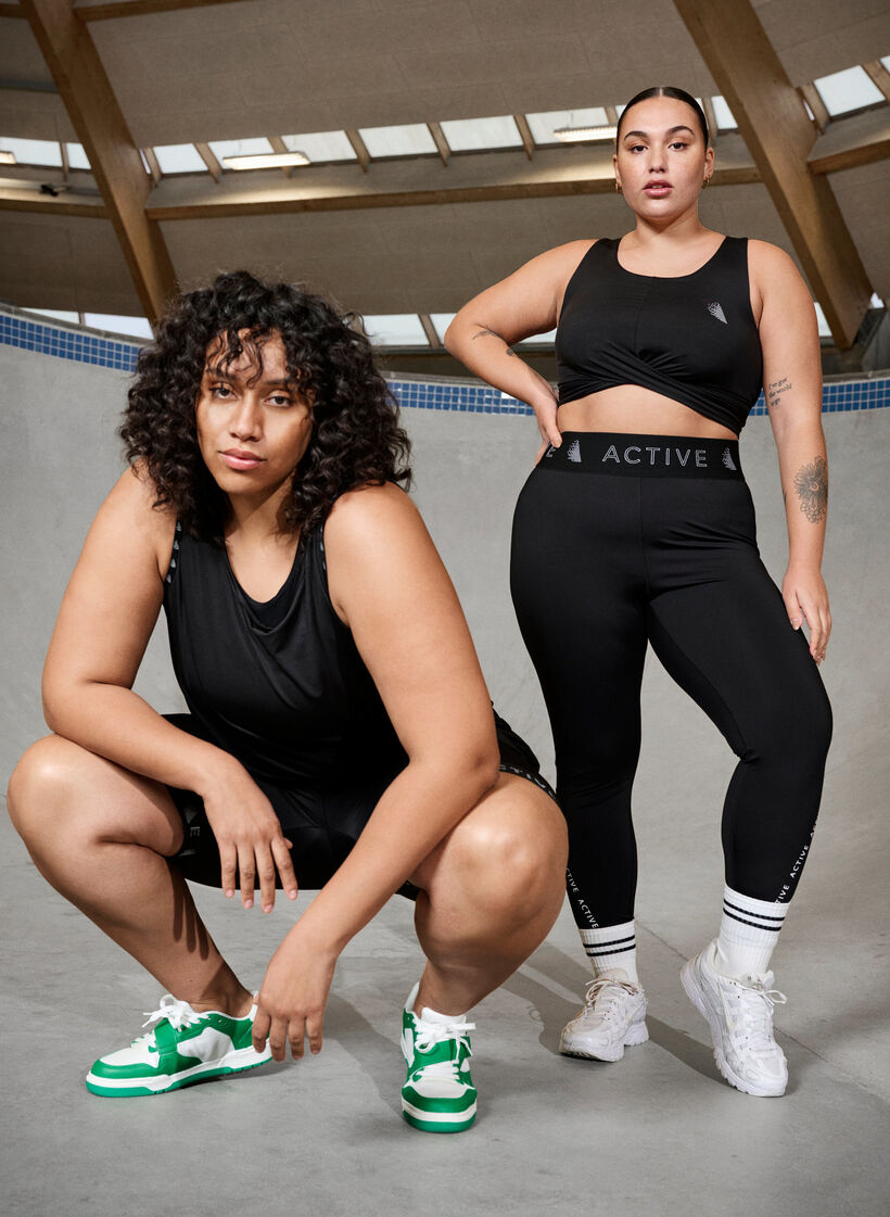 Sport-bh med kryssdetalj, Black, Image image number 0