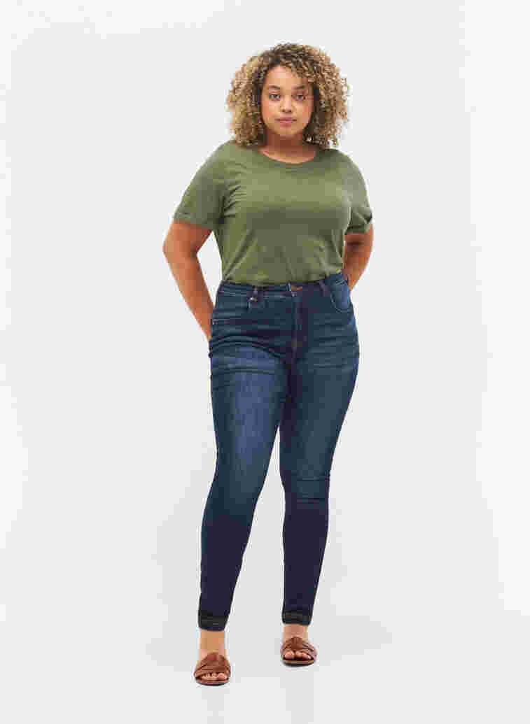 Super slim fit Amy jeans med hög midja, Dark blue, Model image number 2