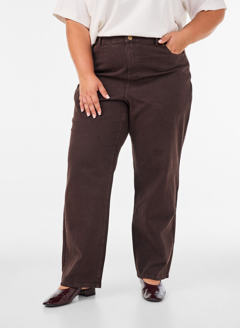 F&auml;rgade Kiana-jeans med rak passform, Brun, Model