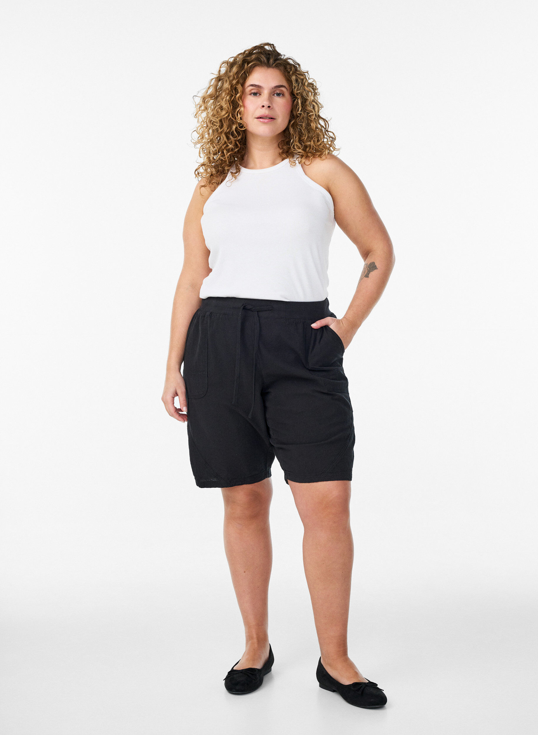 ZizziL&ouml;sa shorts i bomull med fickor, Svart, Model image number 1