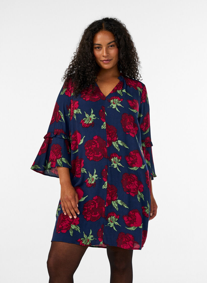 Blommig kl&auml;nning i viskos med volanger, Bl&aring;, Model image number 0
