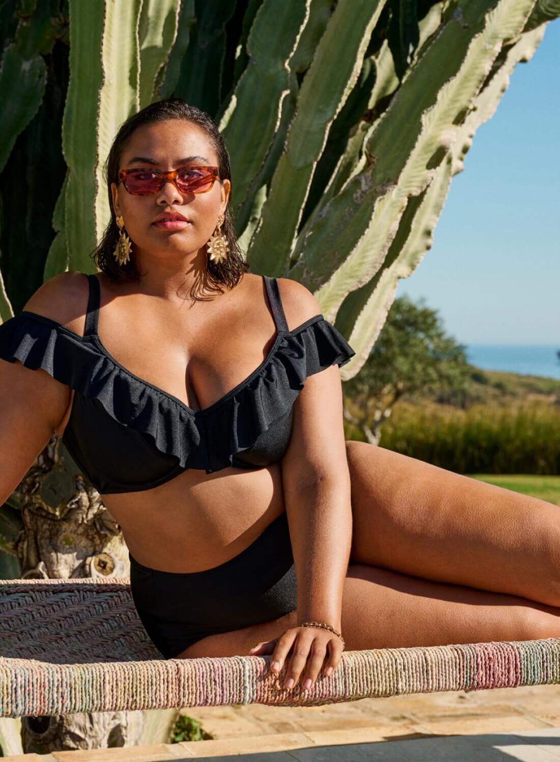 Zizzi Bikinitopp med volanger, , Model