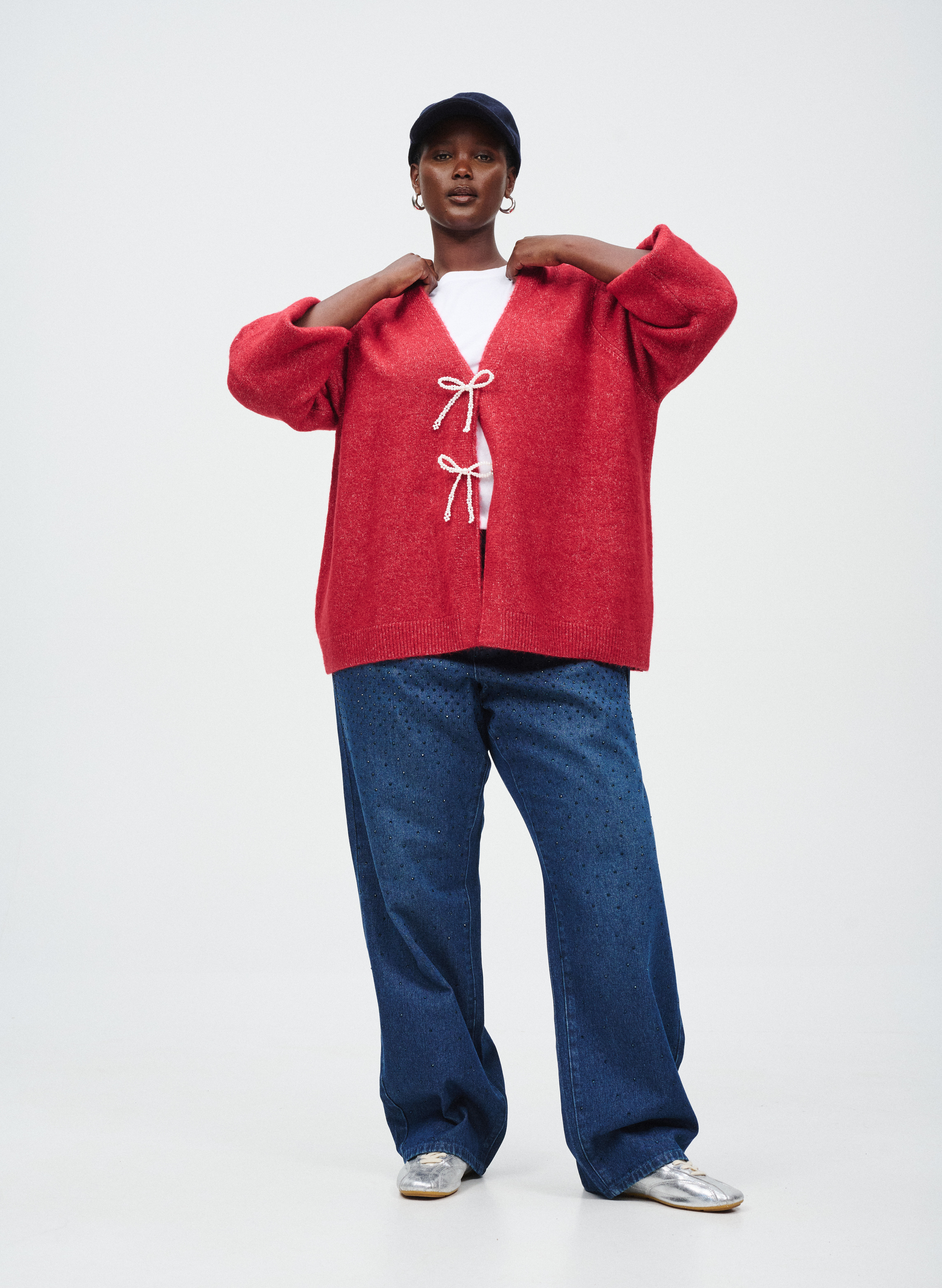 Cardigan med p&auml;rlb&aring;ge, , Model