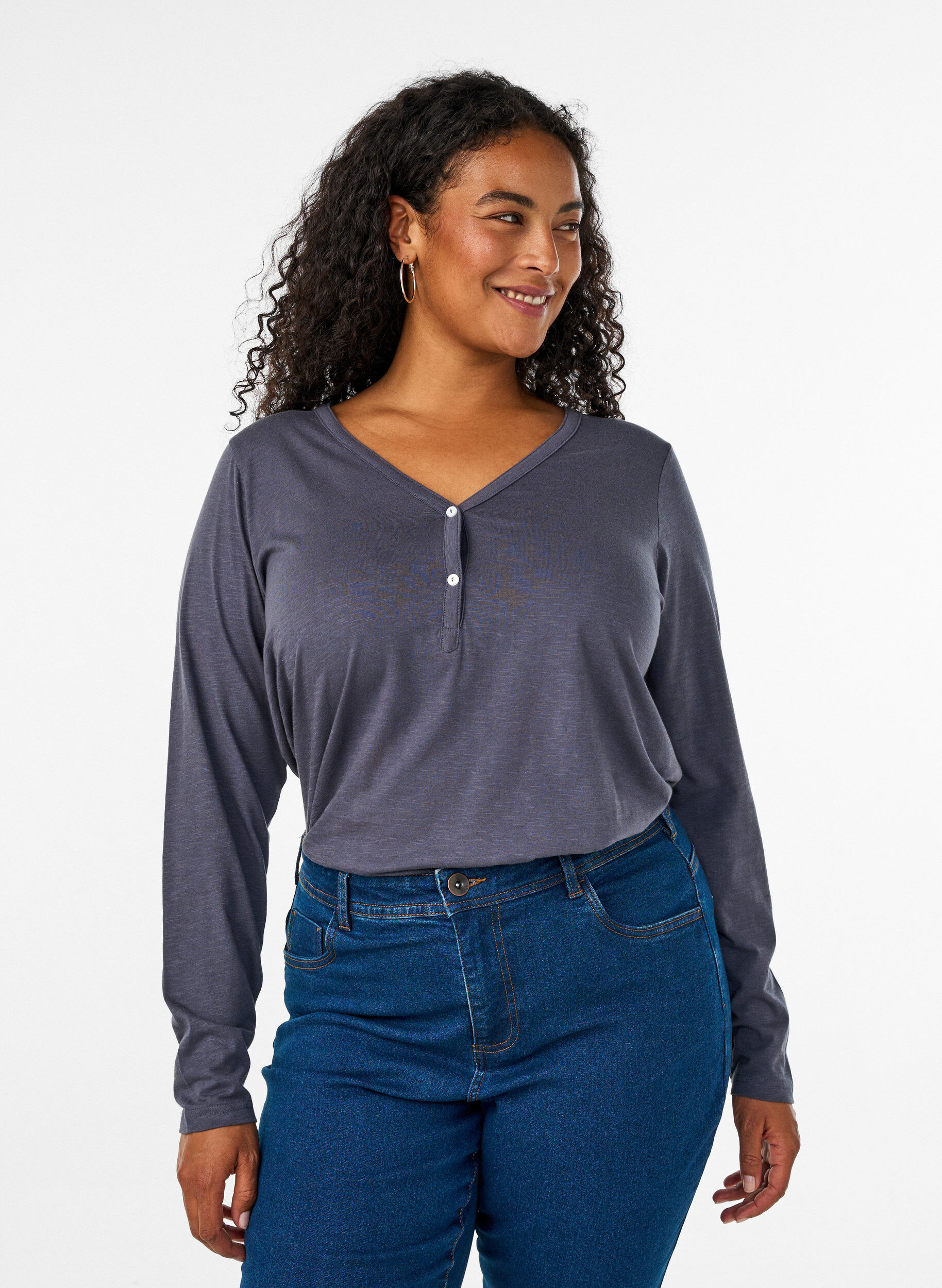 ZizziL&aring;ng&auml;rmad t-shirt med v-ringning och knappar, Bl&aring;, Model image number 0