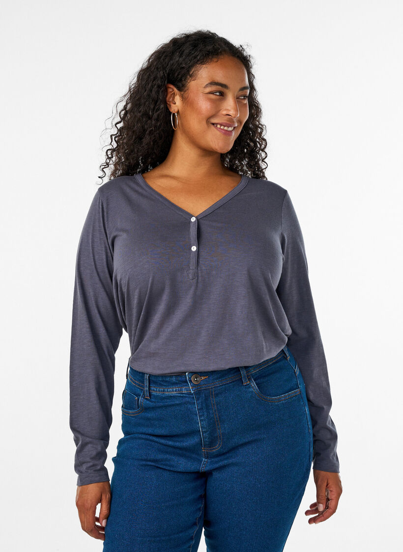 L&aring;ng&auml;rmad t-shirt med v-ringning och knappar, Bl&aring;, Model image number 0