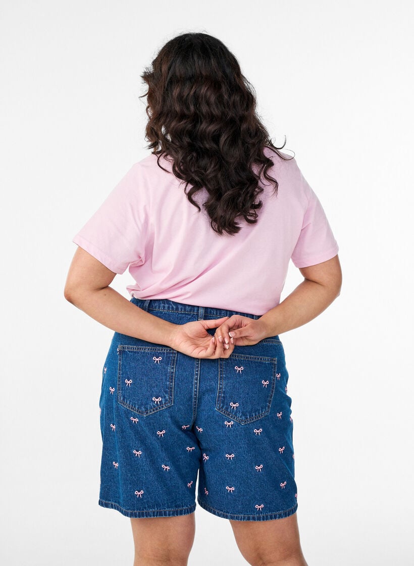 Broderade jeansshorts, Bl&aring;, Model image number 2
