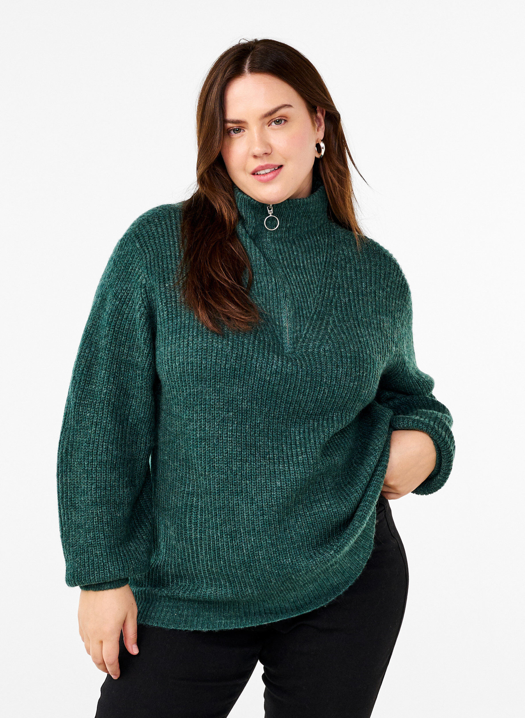 Stickad tr&ouml;ja med h&ouml;g hals och dragkedja, Gr&ouml;n, Model