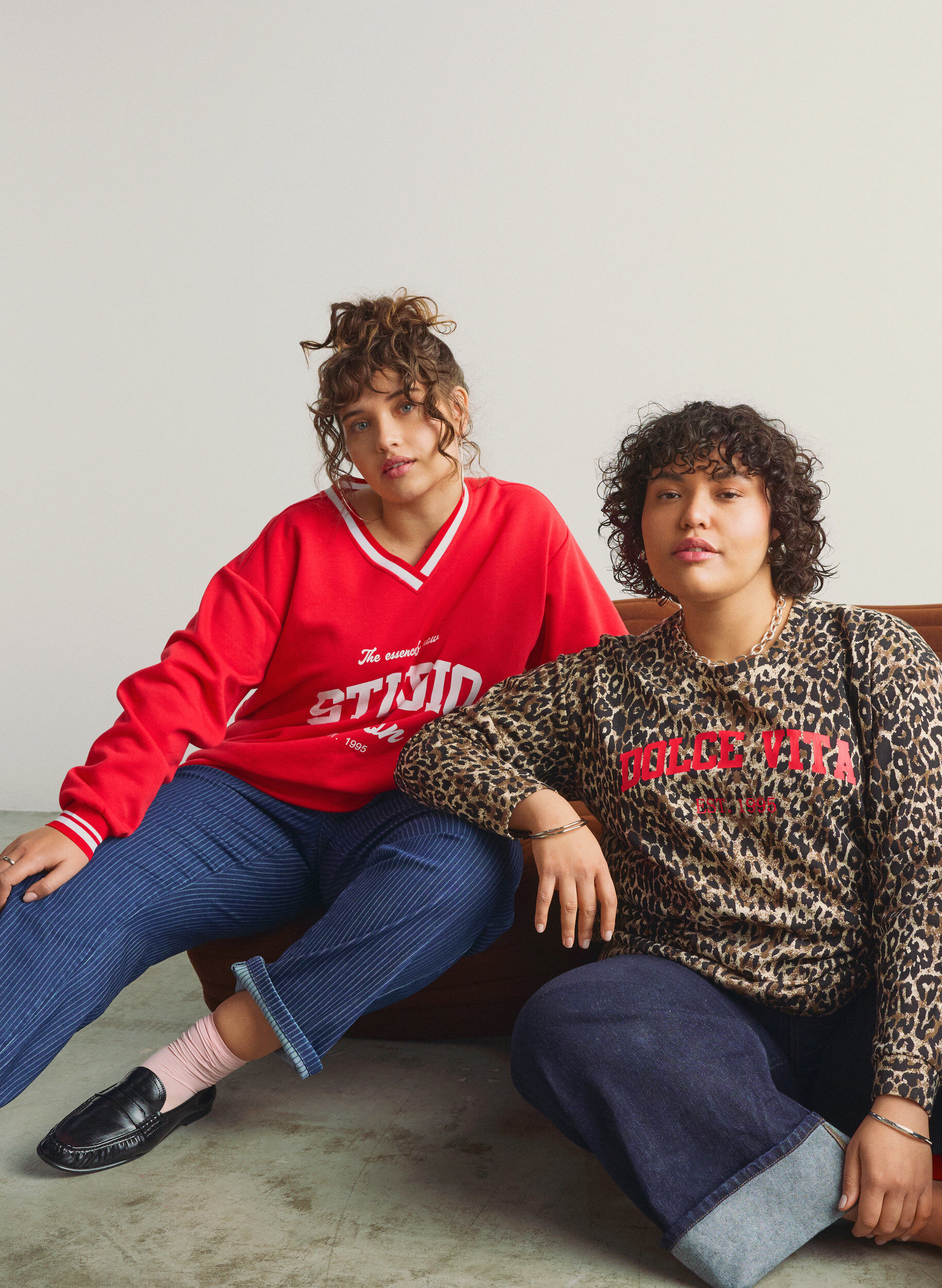 Zizzi Sweatshirt med v-ringning och texttryck, R&ouml;d, Image image number 0