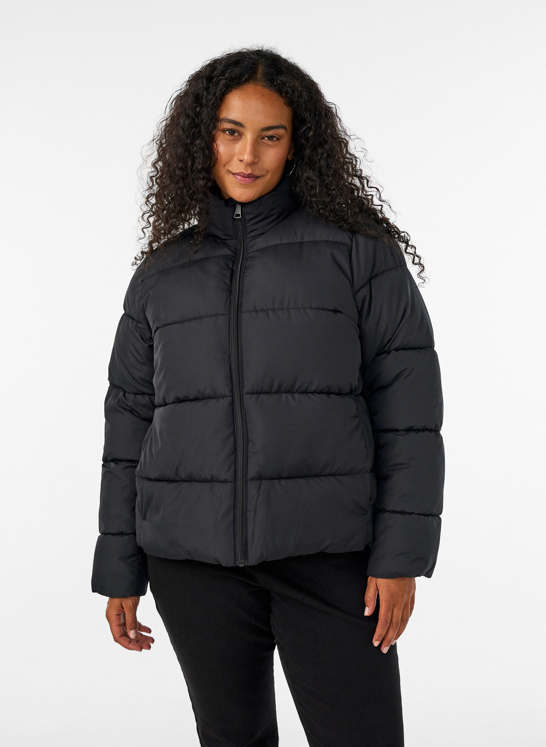 ZizziKort pufferjacka med h&ouml;g krage, Svart, Model image number 0