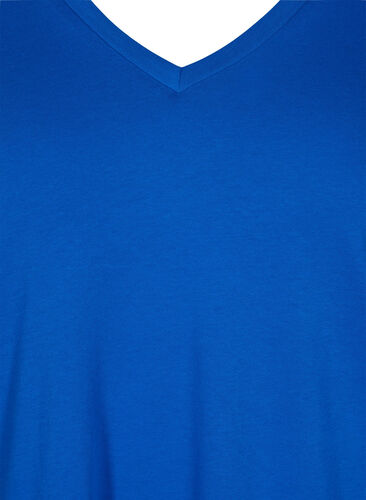 T-shirt i ekologisk bomull med v-ringning, Princess Blue, Packshot image number 2