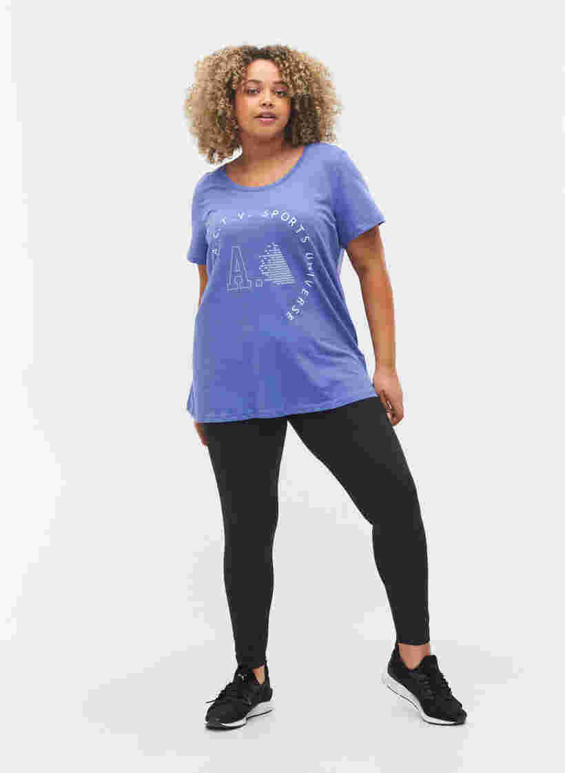  T-shirt till träning med print, Very Peri A.C.T.V, Model image number 2