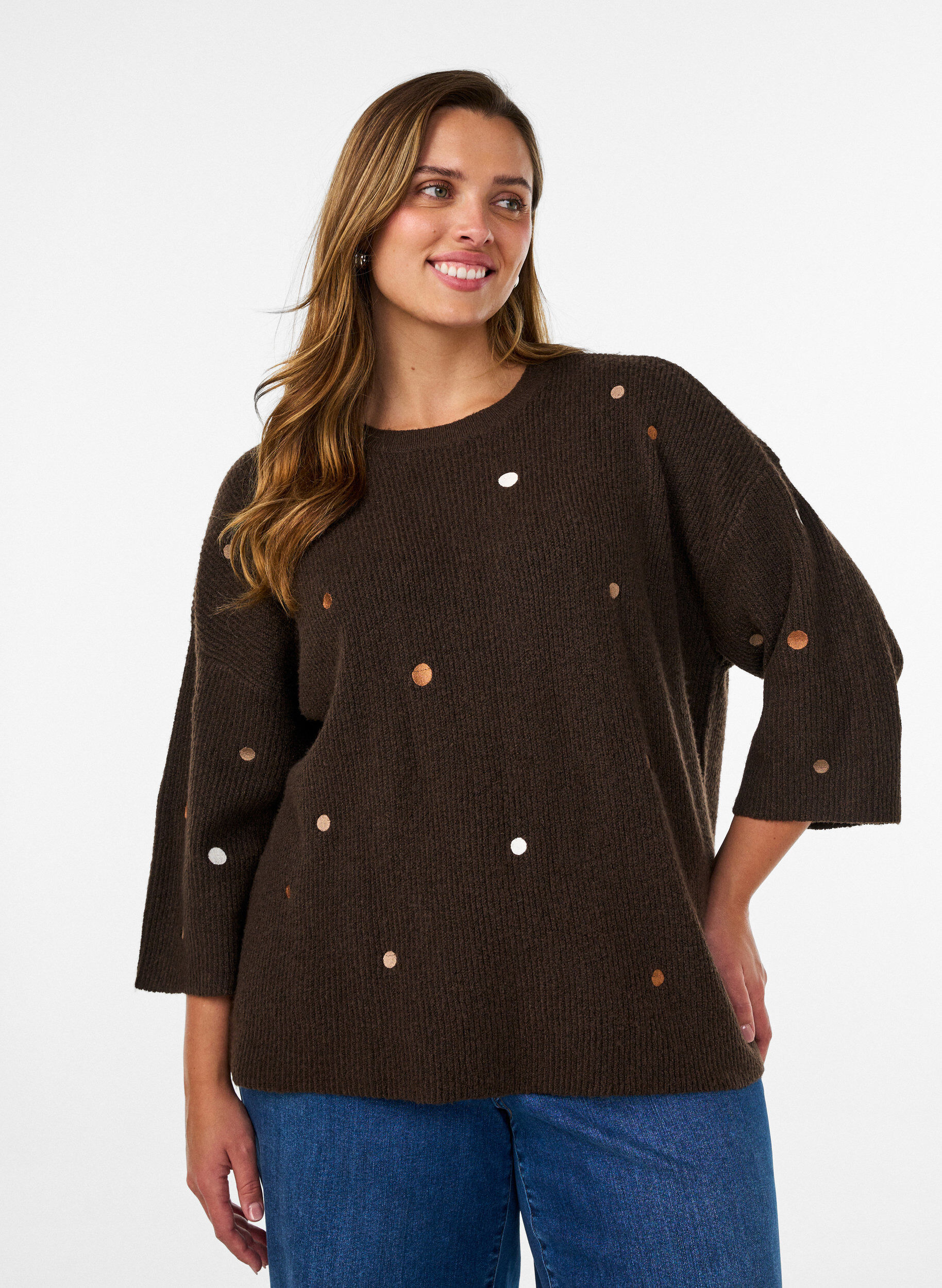 Stickad blus med sm&aring; broderade motiv, Brun, Model