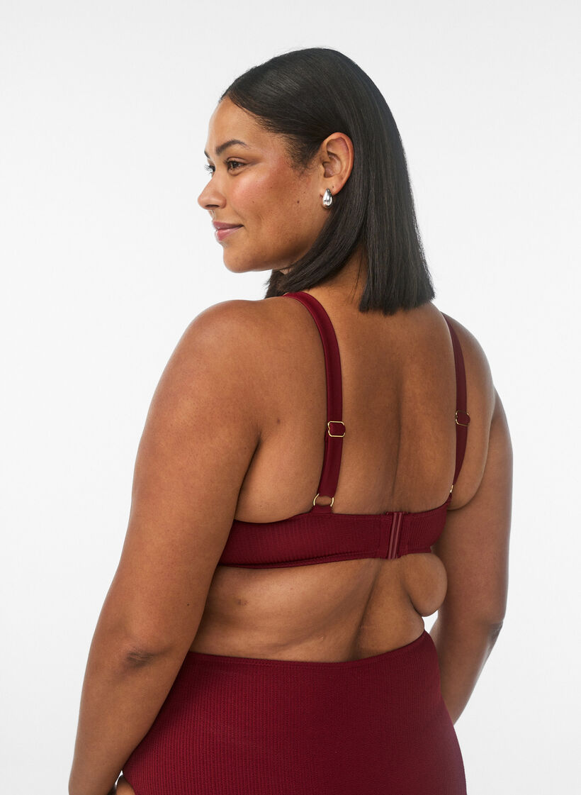 Strukturerad bikinitopp med gulddetalj, R&ouml;d, Model image number 2