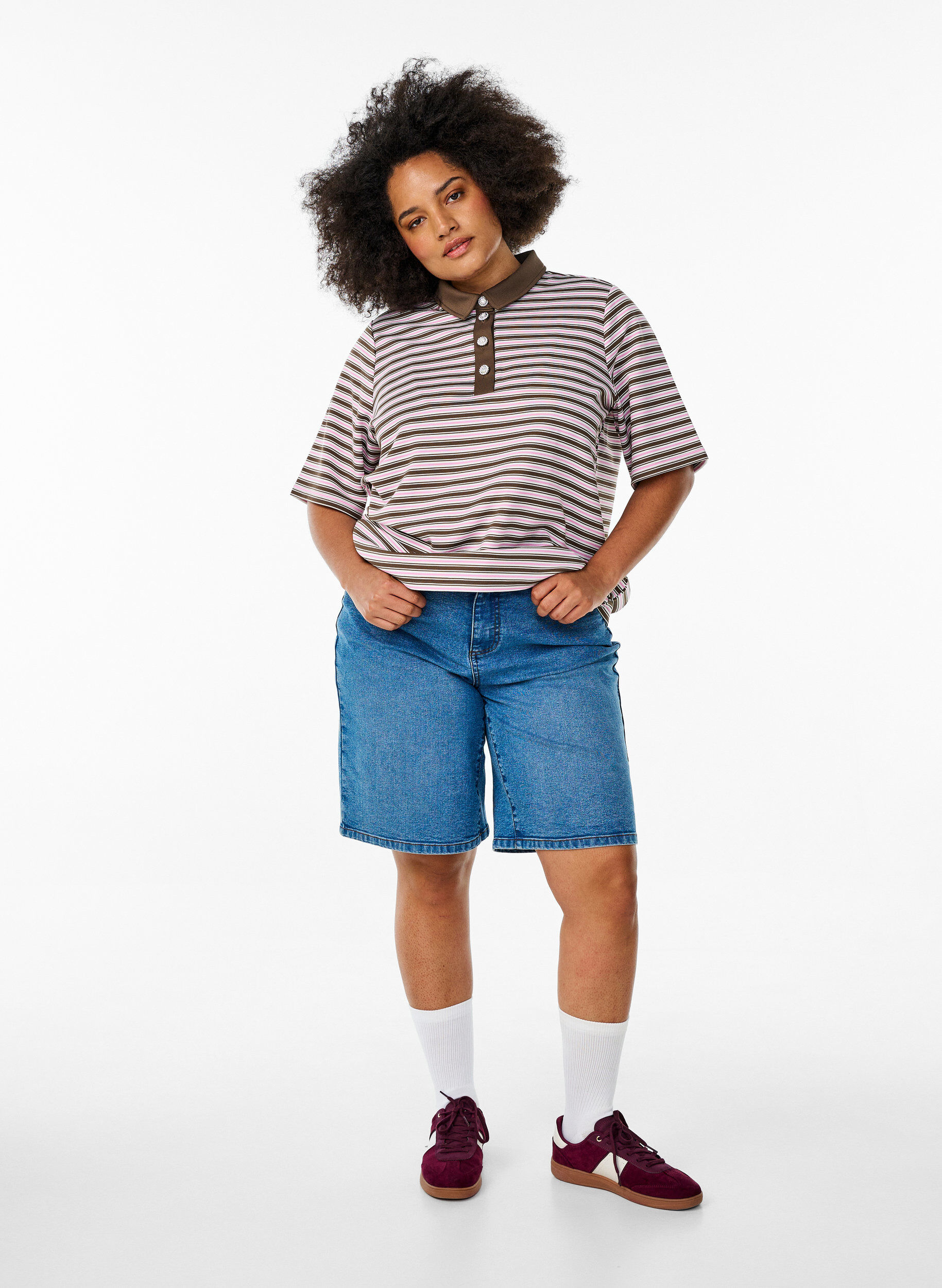 Zizzi Randig polotr&ouml;ja med korta &auml;rmar och knappar, Brun, Model image number 1