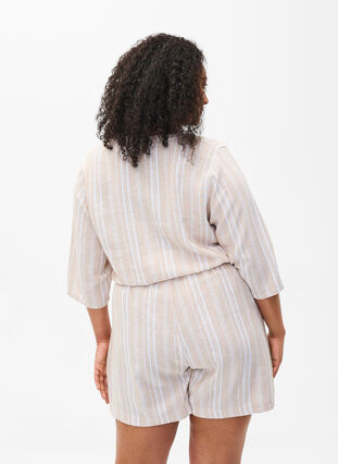 Randiga shorts i linne- och viskosblandning, Beige White Stripe, Model image number 1