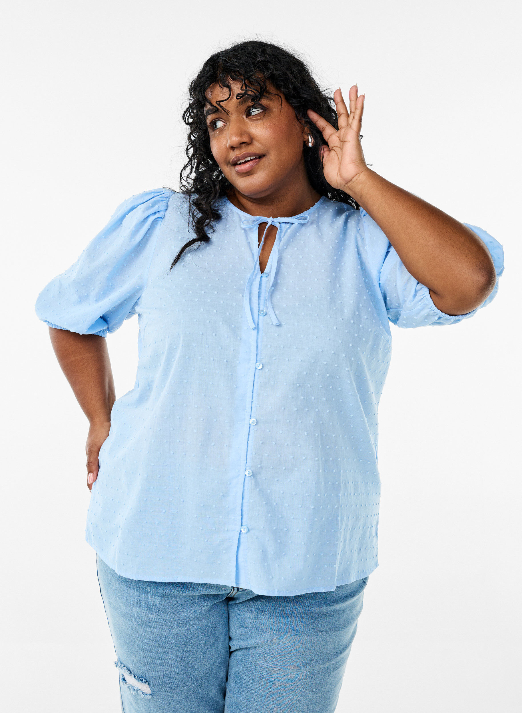 Zizzi Skjortblus med knytband och prickig struktur, Bl&aring;, Model image number 3