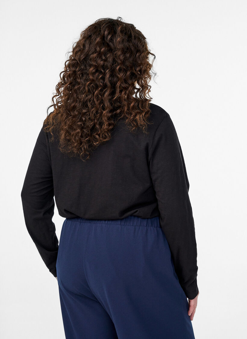 L&aring;ng&auml;rmad t-shirt med v-ringning och knappar, Svart, Model image number 2