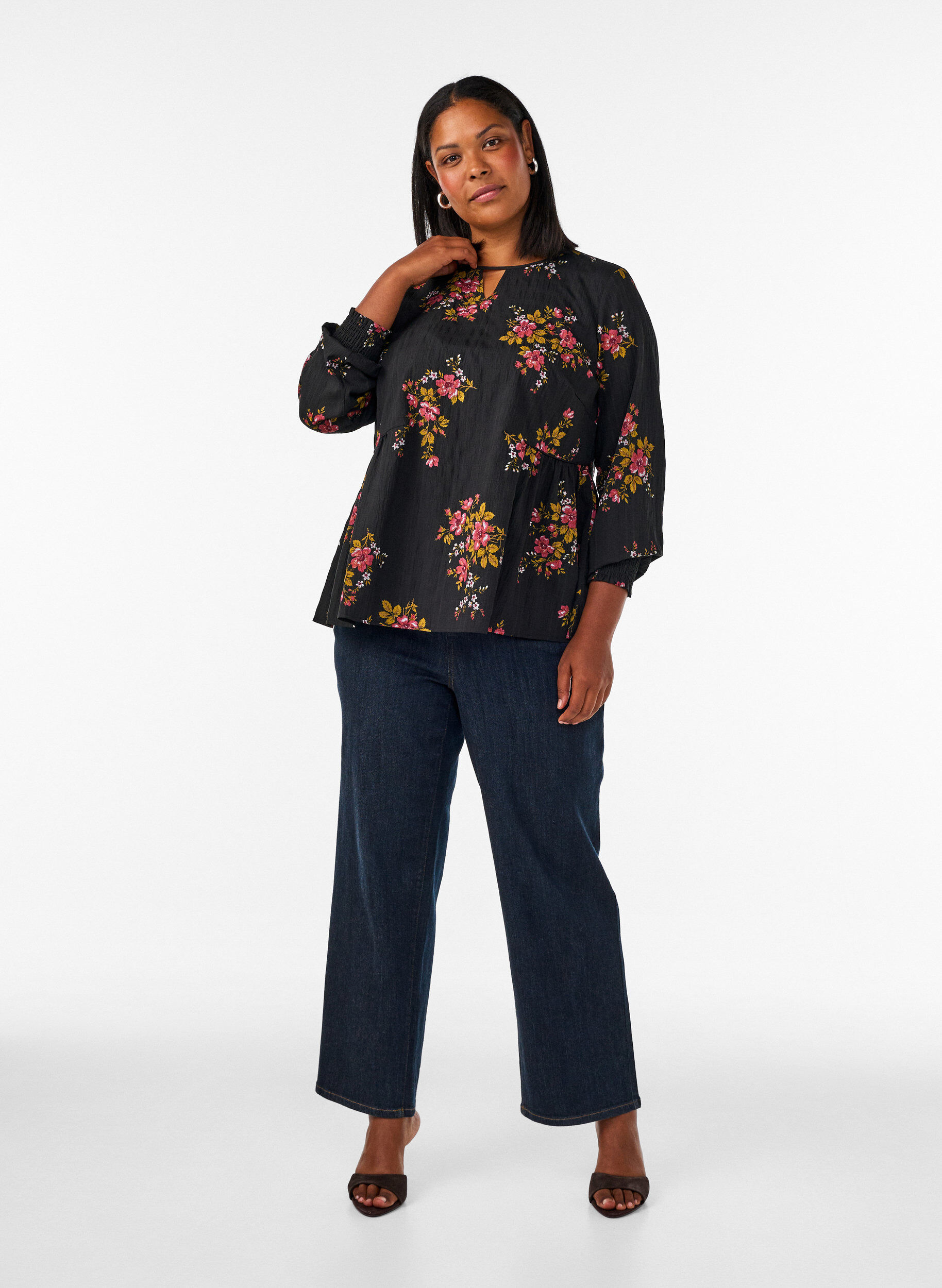ZizziL&aring;ng&auml;rmad blus med blomm&ouml;nster, Svart, Model image number 1
