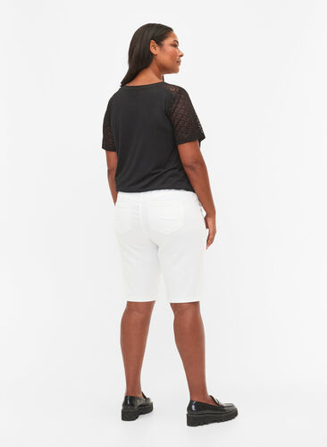 Figurnära shorts med bakfickor, White, Model image number 1