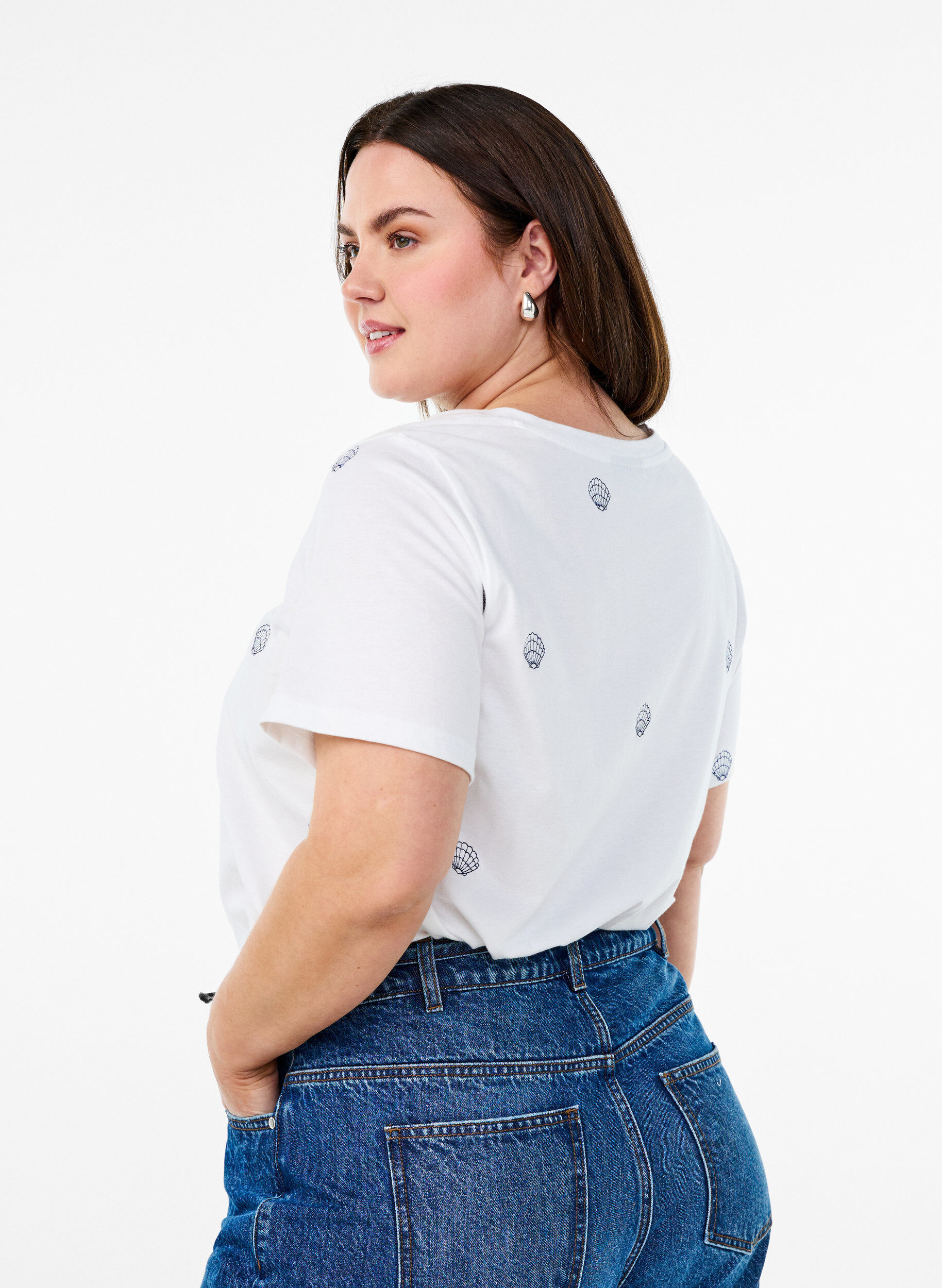 Zizzi T-shirt i ekologisk bomull med broderade motiv, Vit, Model image number 2