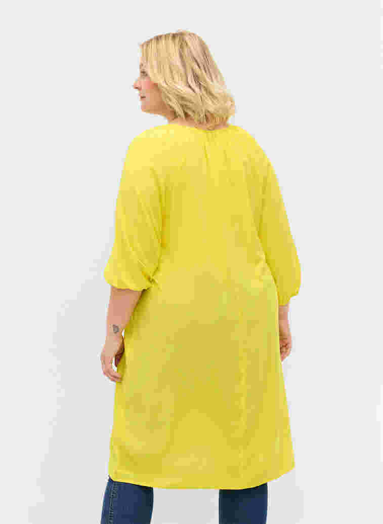 Viskosklänning med v-ringning, Blazing Yellow, Model image number 1