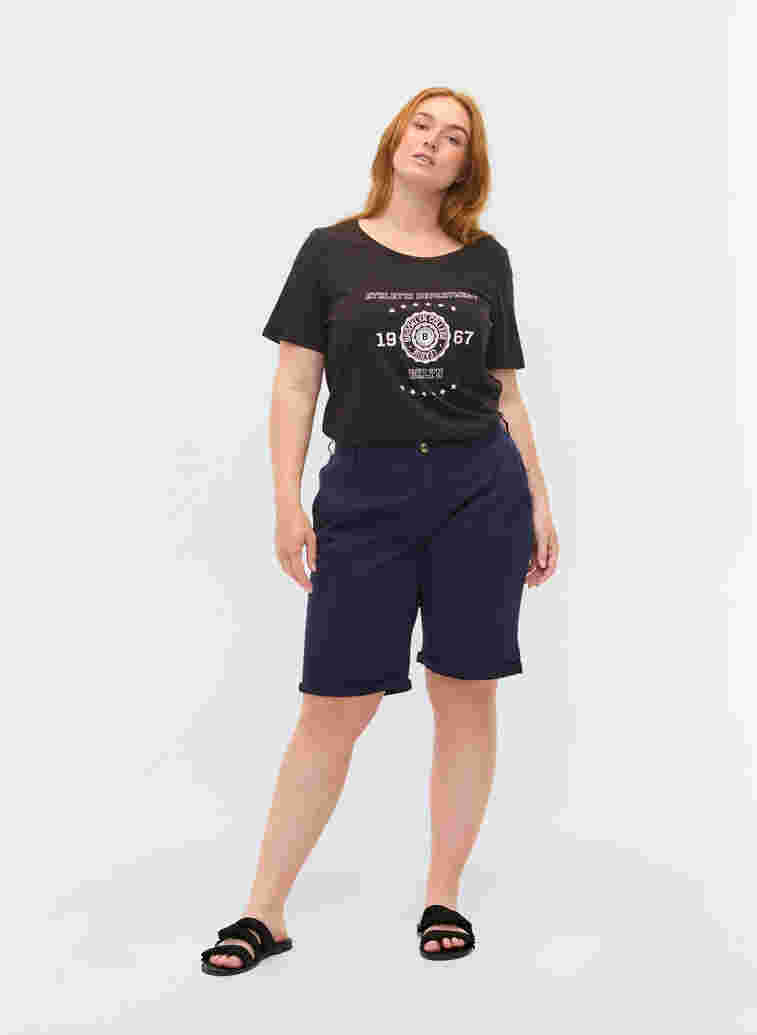 Kortärmad t-shirt i bomull med print, Black, Model image number 2