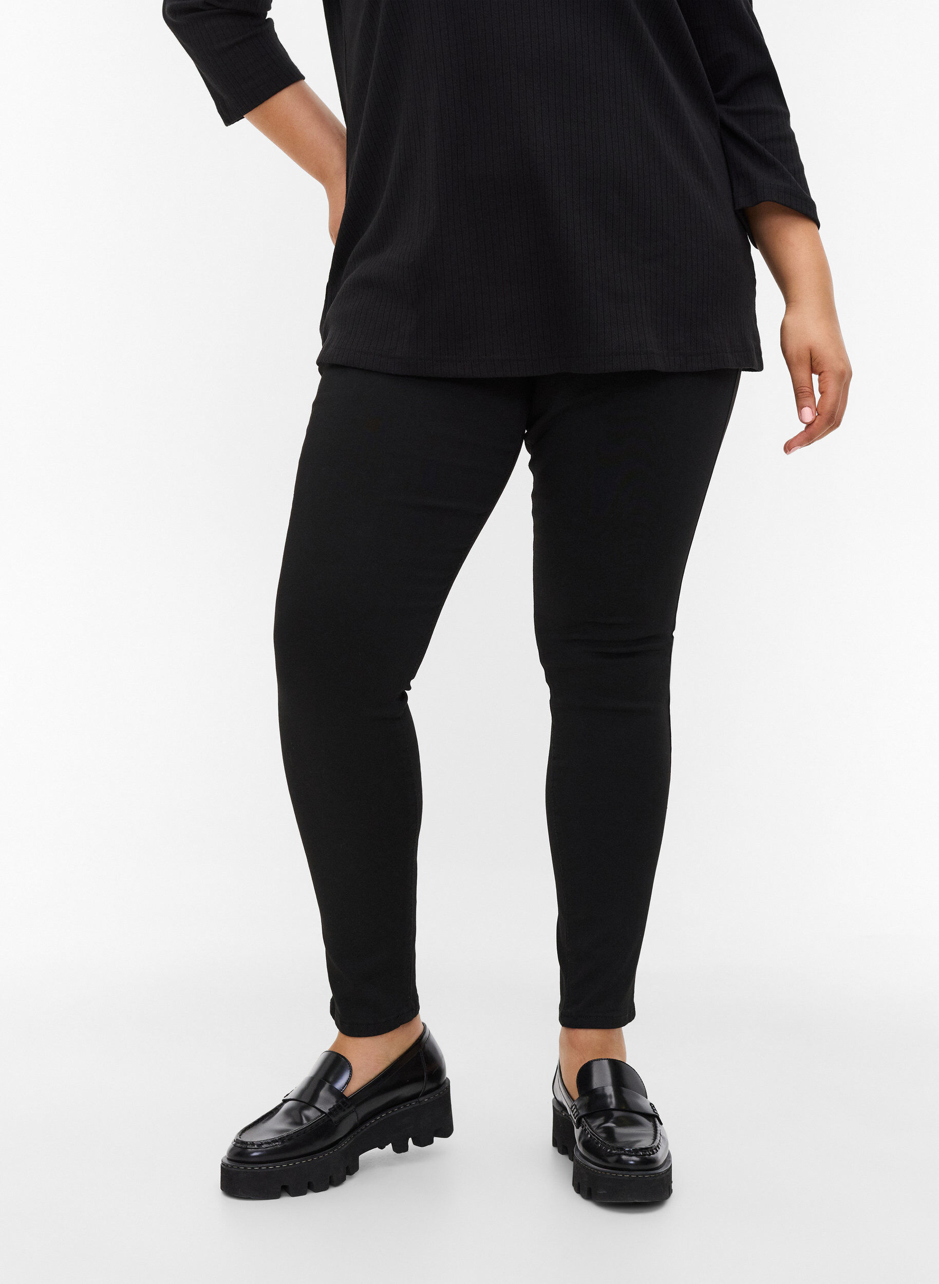 Zizzi Stay black Amy jeans med h&ouml;g midja, Black, Model image number 3