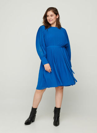 Långärmad plisse klänning med knytband, Classic Blue , Model image number 3