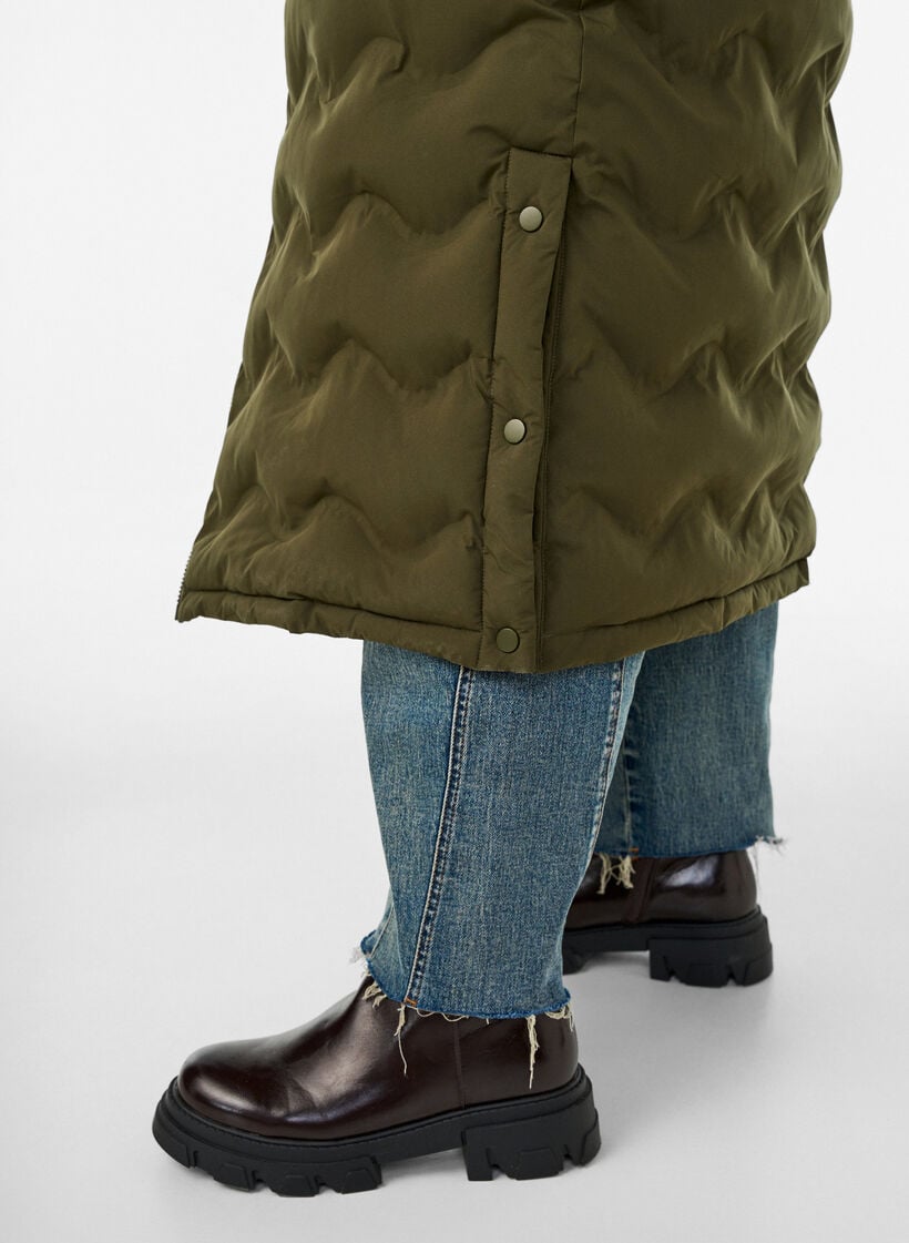L&aring;ng pufferjacka med huva och v&aring;gm&ouml;nster, Gr&ouml;n, Model