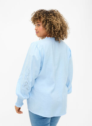 Blus med volanger och Broderie anglaise, Chambray Blue, Model image number 1