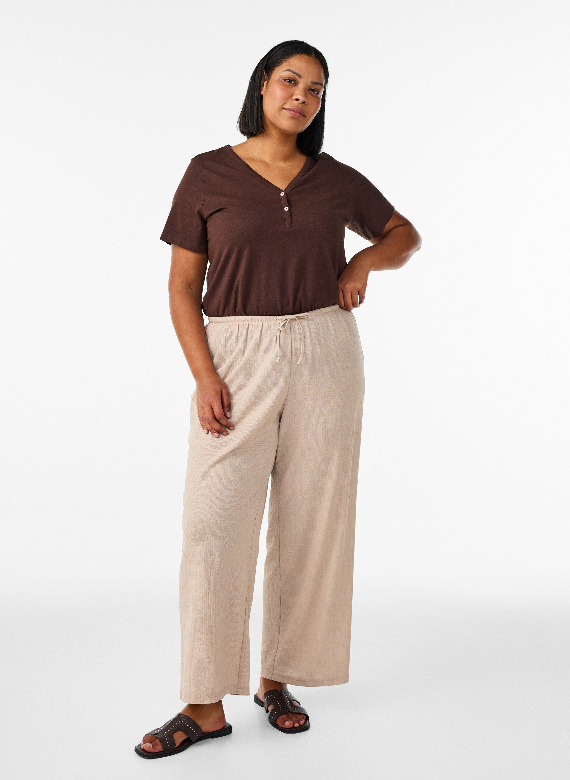 ZizziT-shirt med knappdetalj, Brun, Model image number 1