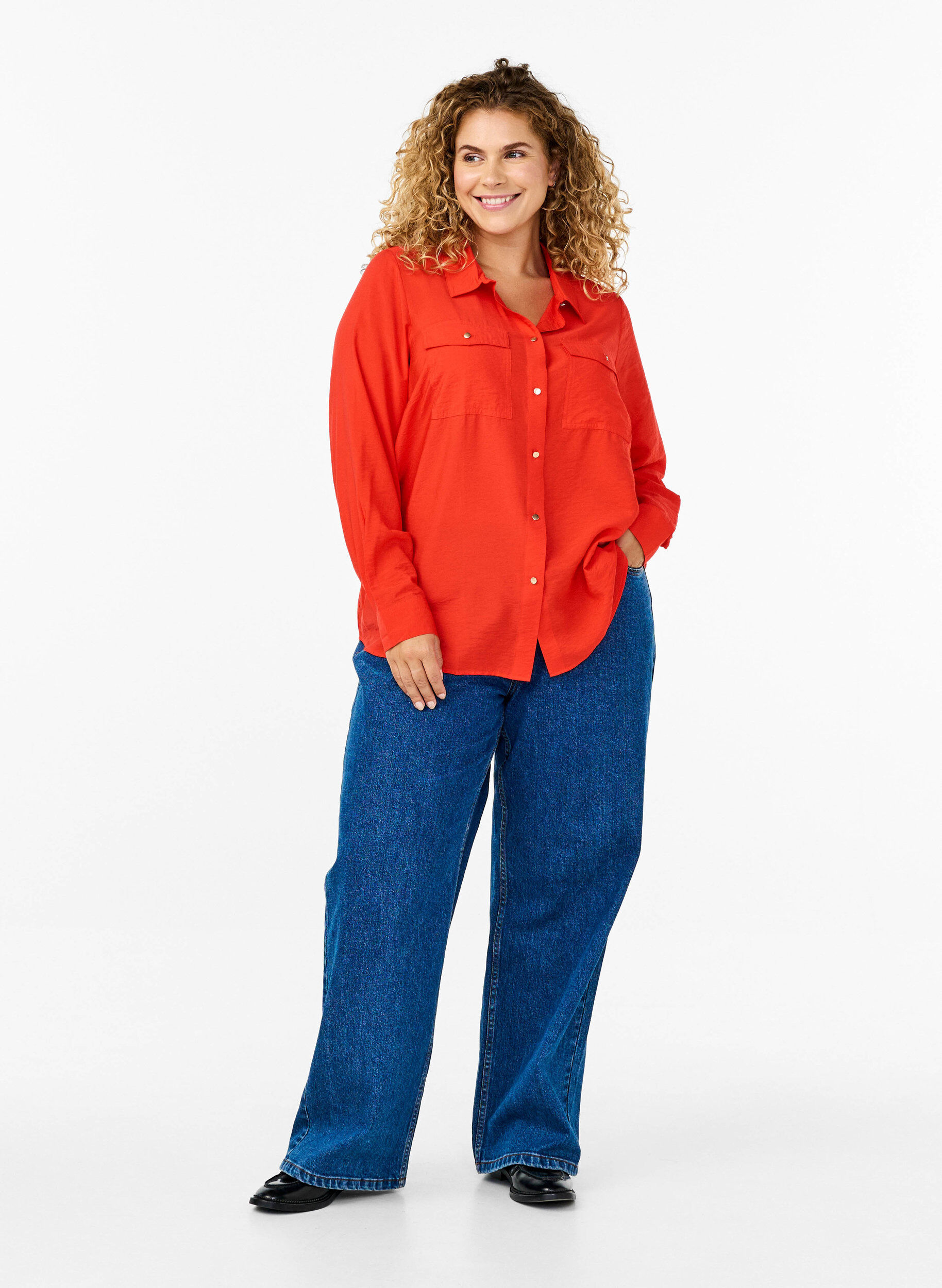 Zizzi Skjorta med krage och br&ouml;stfickor, R&ouml;d, Model image number 1