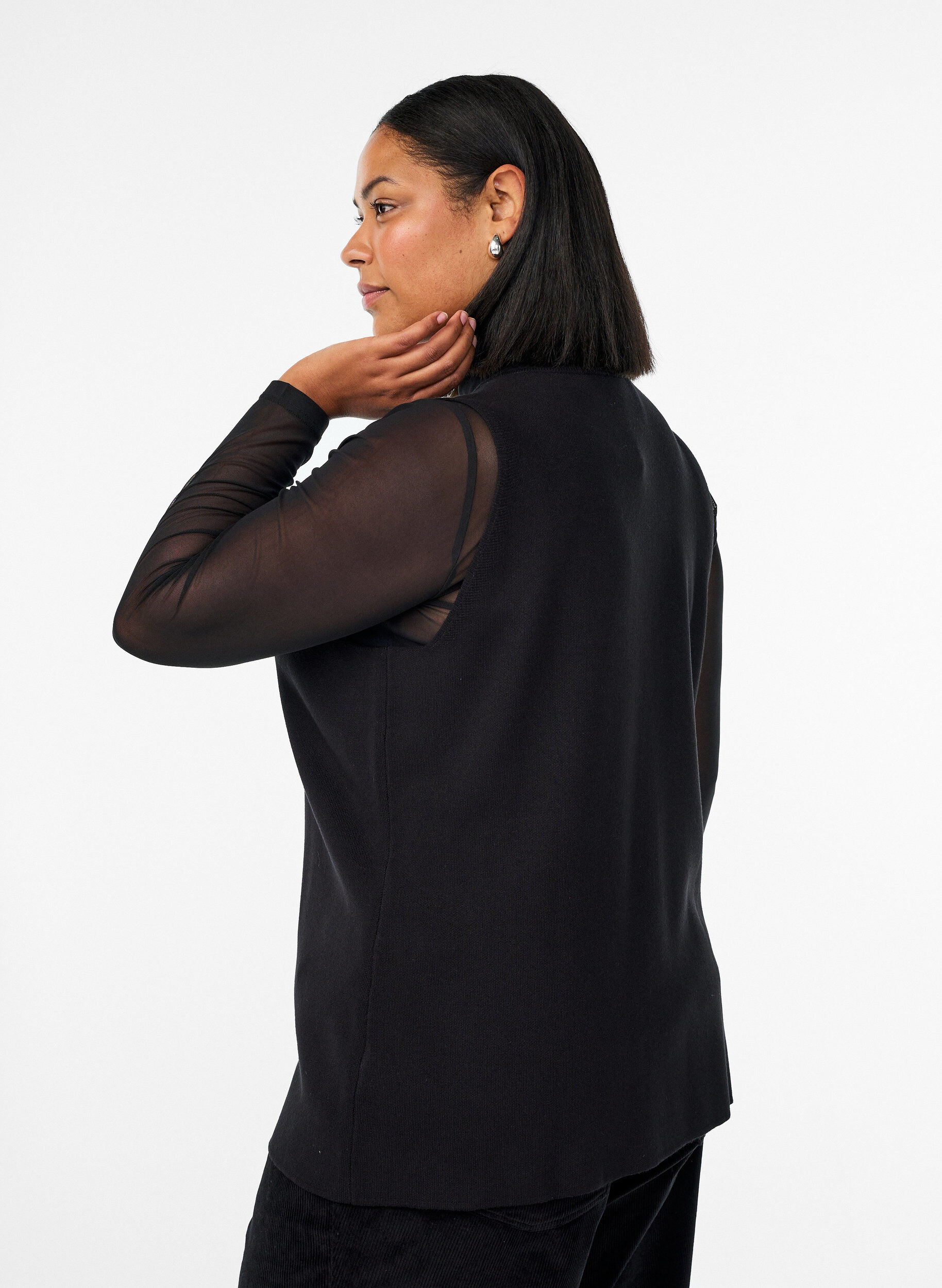 Zizzi&Auml;rml&ouml;s stickad v&auml;st med dekorativa knappar, Svart, Model image number 2