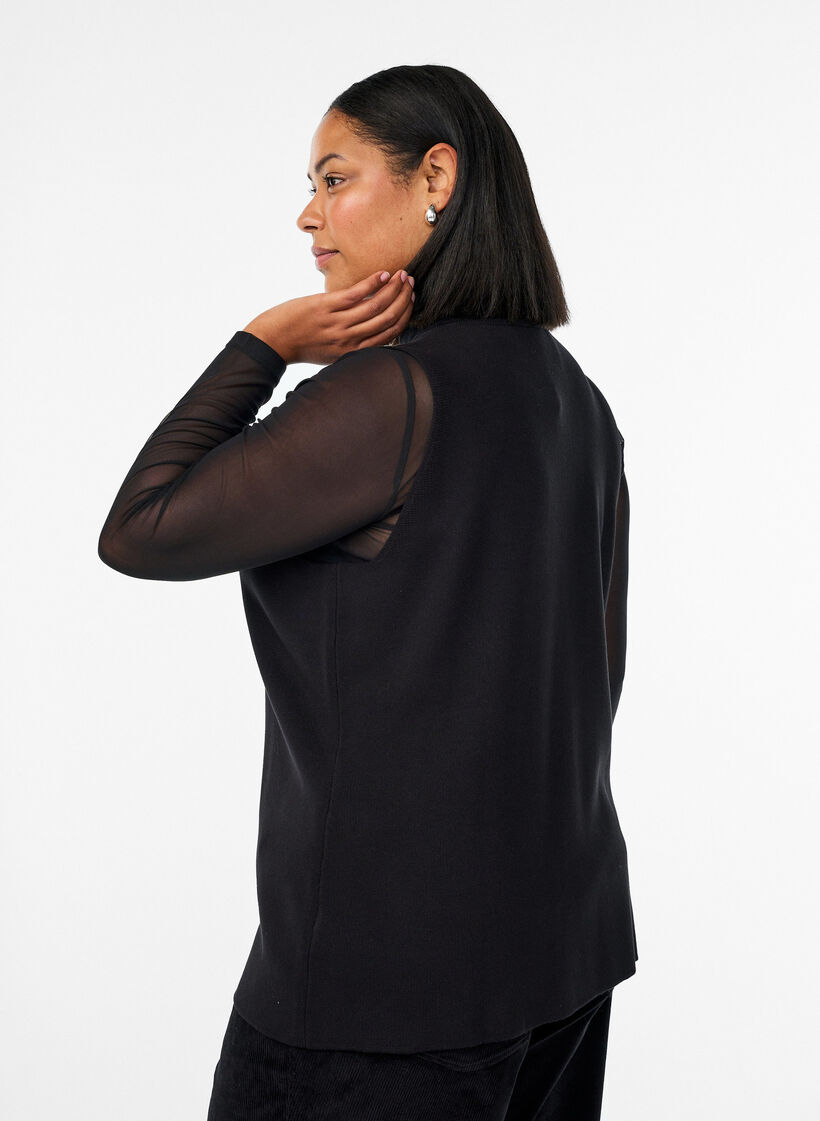 &Auml;rml&ouml;s stickad v&auml;st med dekorativa knappar, Svart, Model image number 2