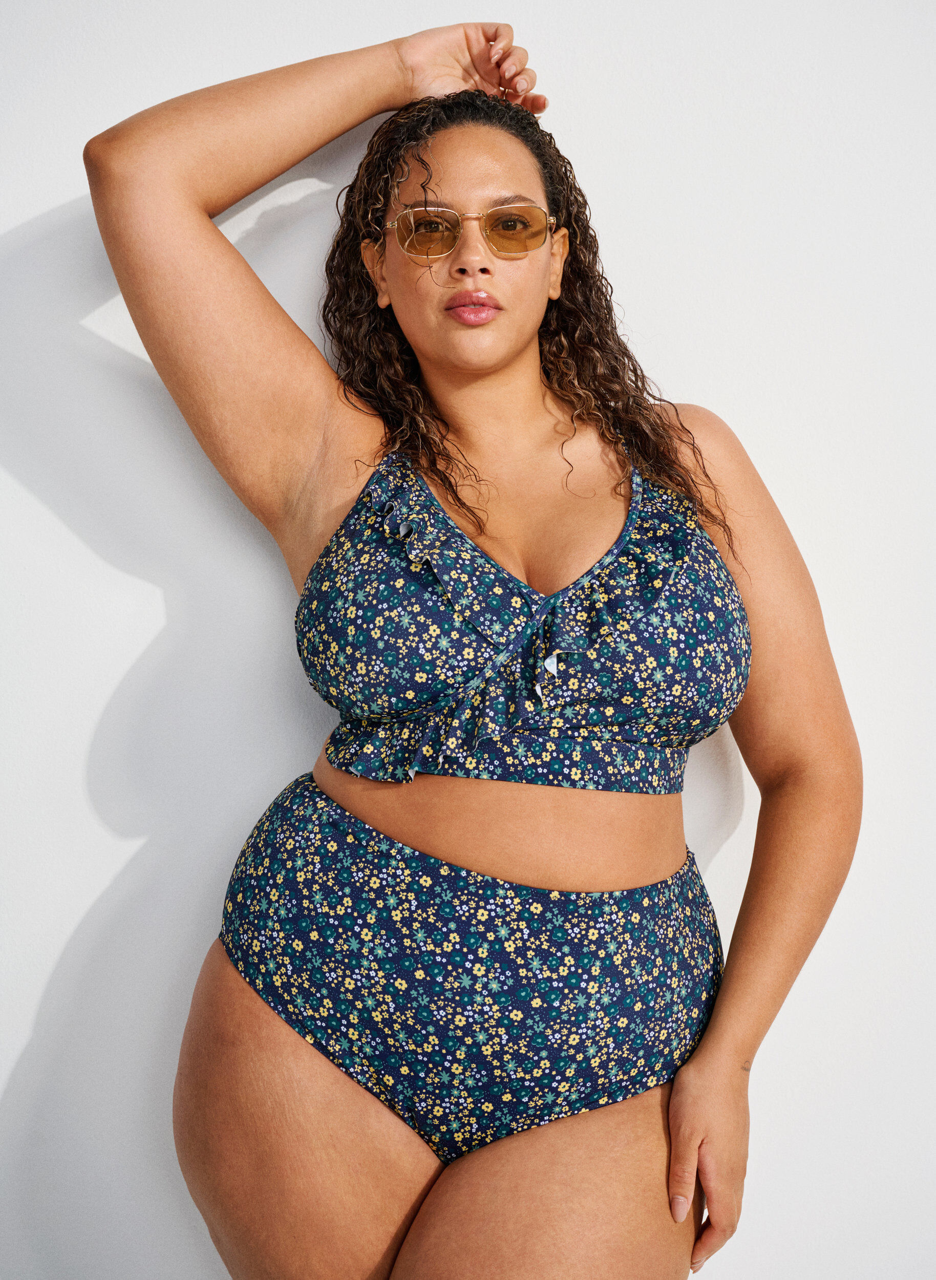 Zizzi Bikinitopp med m&ouml;nster och volangdetaljer, Bl&aring;, Image image number 0